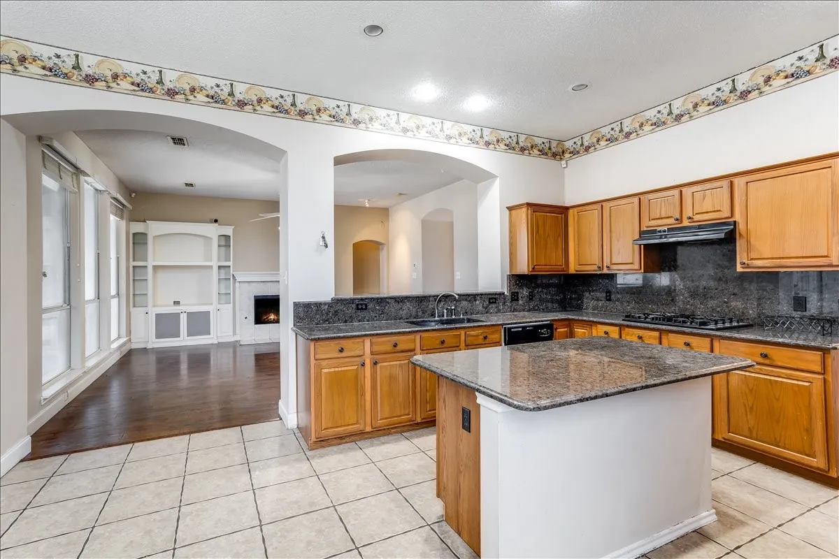 Single Family Residence For Sale in Dallas County , 1102 Waterside Court, Mesquite, Texas 75181, 4 Bedroom, 4 Bathroom, 3 Garage spaces, 3,654 Sqft, built in 2000, mls#21336204, Real Estate Agent in Mesquite, Homes For Sale in Dallas county, Homes For Sale in Mesquite, Realtor in Mesquite Texas, Real Estate Brokerage Independent Realty Texas, Luminita Cordes Realtor