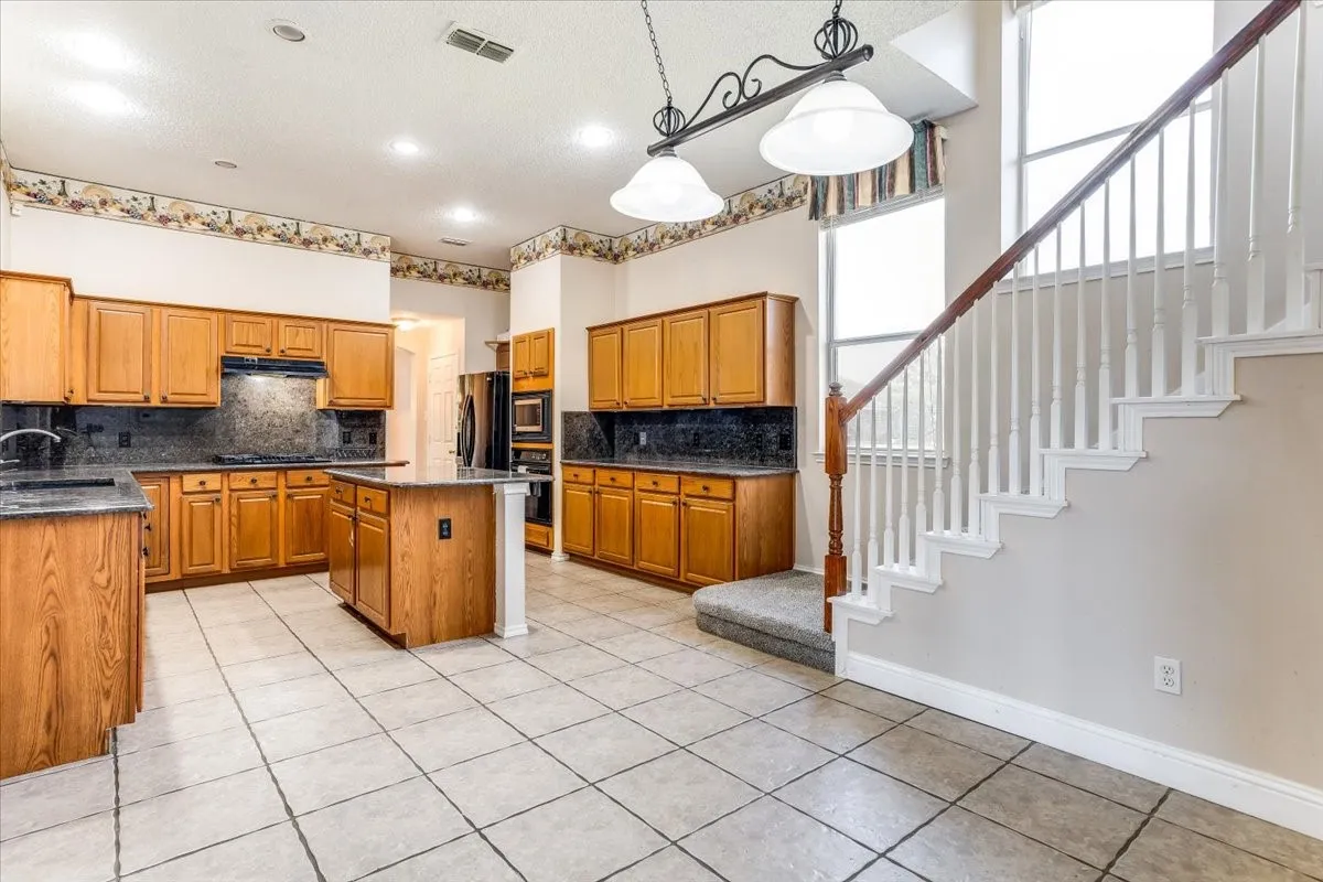 Single Family Residence For Sale in Dallas County , 1102 Waterside Court, Mesquite, Texas 75181, 4 Bedroom, 4 Bathroom, 3 Garage spaces, 3,654 Sqft, built in 2000, mls#21336204, Real Estate Agent in Mesquite, Homes For Sale in Dallas county, Homes For Sale in Mesquite, Realtor in Mesquite Texas, Real Estate Brokerage Independent Realty Texas, Luminita Cordes Realtor