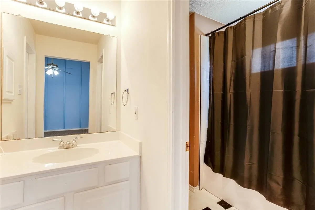 Single Family Residence For Sale in Dallas County , 1102 Waterside Court, Mesquite, Texas 75181, 4 Bedroom, 4 Bathroom, 3 Garage spaces, 3,654 Sqft, built in 2000, mls#21336204, Real Estate Agent in Mesquite, Homes For Sale in Dallas county, Homes For Sale in Mesquite, Realtor in Mesquite Texas, Real Estate Brokerage Independent Realty Texas, Luminita Cordes Realtor