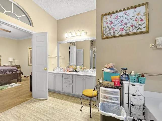 Single Family Residence For Sale in Dallas County , 220 Boulder Creek Drive, De Soto, Texas 75115, 3 Bedroom, 2 Bathroom, 2 Garage spaces, 2,285 Sqft, built in 1991, mls#21325898, Real Estate Agent in De Soto, Homes For Sale in Dallas county, Homes For Sale in De Soto, Realtor in De Soto Texas, Real Estate Brokerage Independent Realty Texas, Luminita Cordes Realtor
