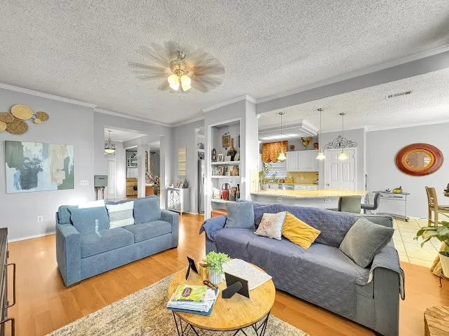 Single Family Residence For Sale in Dallas County , 220 Boulder Creek Drive, De Soto, Texas 75115, 3 Bedroom, 2 Bathroom, 2 Garage spaces, 2,285 Sqft, built in 1991, mls#21325898, Real Estate Agent in De Soto, Homes For Sale in Dallas county, Homes For Sale in De Soto, Realtor in De Soto Texas, Real Estate Brokerage Independent Realty Texas, Luminita Cordes Realtor