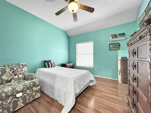 Single Family Residence For Sale in Dallas County , 220 Boulder Creek Drive, De Soto, Texas 75115, 3 Bedroom, 2 Bathroom, 2 Garage spaces, 2,285 Sqft, built in 1991, mls#21325898, Real Estate Agent in De Soto, Homes For Sale in Dallas county, Homes For Sale in De Soto, Realtor in De Soto Texas, Real Estate Brokerage Independent Realty Texas, Luminita Cordes Realtor