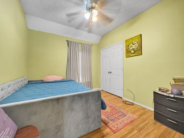 Single Family Residence For Sale in Dallas County , 220 Boulder Creek Drive, De Soto, Texas 75115, 3 Bedroom, 2 Bathroom, 2 Garage spaces, 2,285 Sqft, built in 1991, mls#21325898, Real Estate Agent in De Soto, Homes For Sale in Dallas county, Homes For Sale in De Soto, Realtor in De Soto Texas, Real Estate Brokerage Independent Realty Texas, Luminita Cordes Realtor