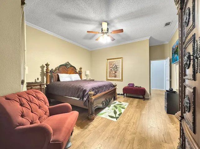 Single Family Residence For Sale in Dallas County , 220 Boulder Creek Drive, De Soto, Texas 75115, 3 Bedroom, 2 Bathroom, 2 Garage spaces, 2,285 Sqft, built in 1991, mls#21325898, Real Estate Agent in De Soto, Homes For Sale in Dallas county, Homes For Sale in De Soto, Realtor in De Soto Texas, Real Estate Brokerage Independent Realty Texas, Luminita Cordes Realtor