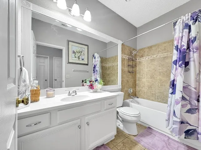 Single Family Residence For Sale in Dallas County , 220 Boulder Creek Drive, De Soto, Texas 75115, 3 Bedroom, 2 Bathroom, 2 Garage spaces, 2,285 Sqft, built in 1991, mls#21325898, Real Estate Agent in De Soto, Homes For Sale in Dallas county, Homes For Sale in De Soto, Realtor in De Soto Texas, Real Estate Brokerage Independent Realty Texas, Luminita Cordes Realtor