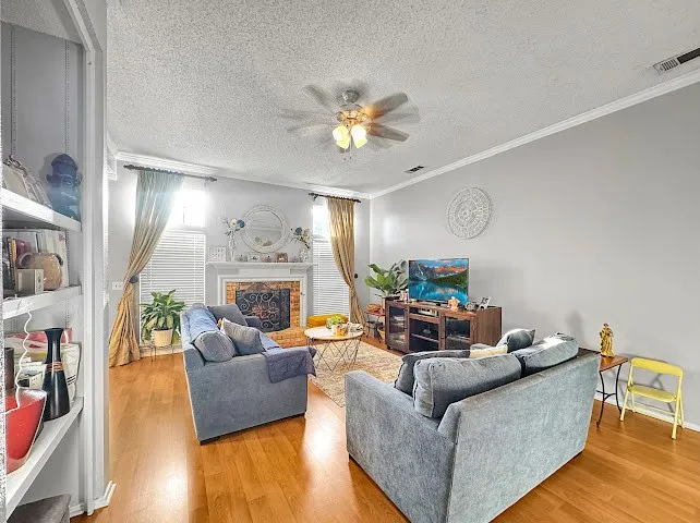 Single Family Residence For Sale in Dallas County , 220 Boulder Creek Drive, De Soto, Texas 75115, 3 Bedroom, 2 Bathroom, 2 Garage spaces, 2,285 Sqft, built in 1991, mls#21325898, Real Estate Agent in De Soto, Homes For Sale in Dallas county, Homes For Sale in De Soto, Realtor in De Soto Texas, Real Estate Brokerage Independent Realty Texas, Luminita Cordes Realtor