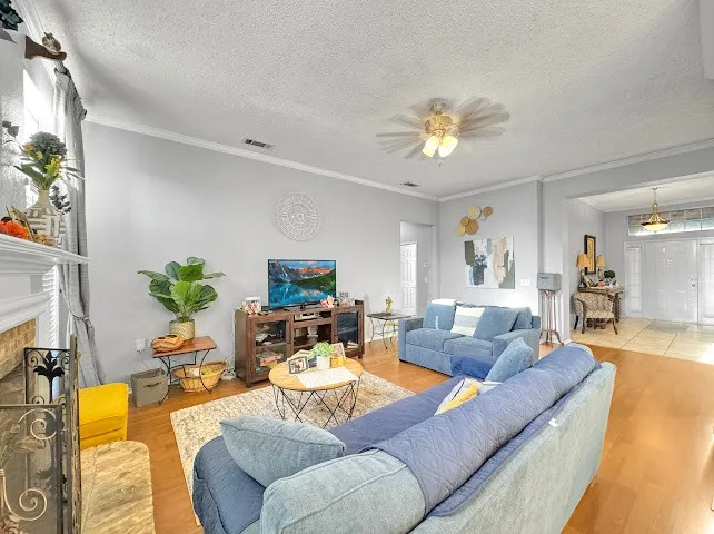 Single Family Residence For Sale in Dallas County , 220 Boulder Creek Drive, De Soto, Texas 75115, 3 Bedroom, 2 Bathroom, 2 Garage spaces, 2,285 Sqft, built in 1991, mls#21325898, Real Estate Agent in De Soto, Homes For Sale in Dallas county, Homes For Sale in De Soto, Realtor in De Soto Texas, Real Estate Brokerage Independent Realty Texas, Luminita Cordes Realtor
