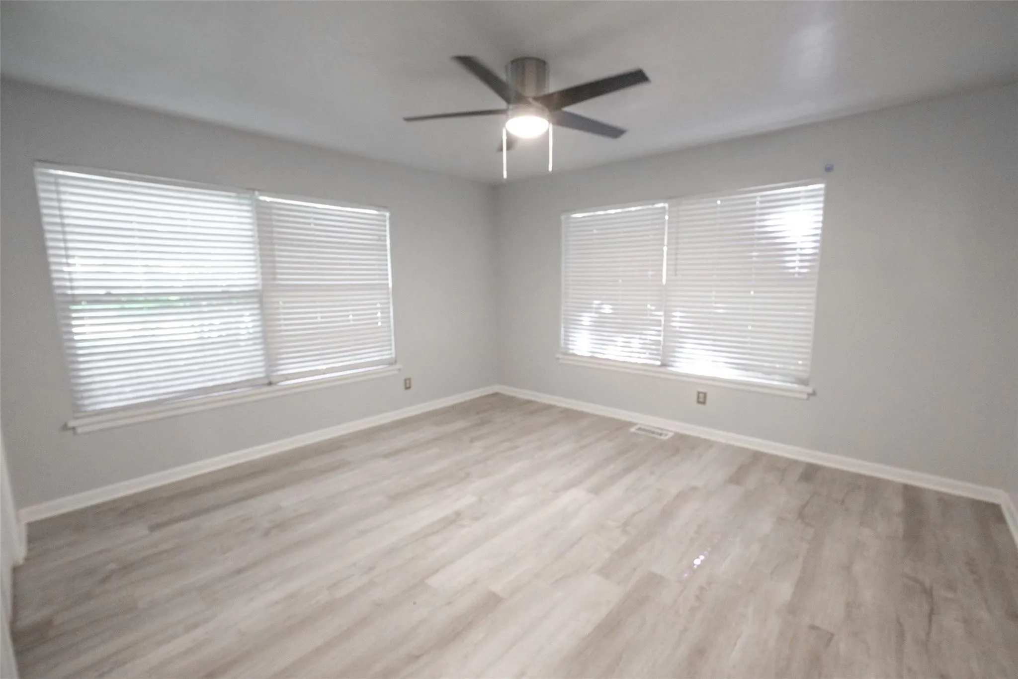 Single Family Residence For Rent in Tarrant County , 8301 Llano Avenue, Benbrook, Texas 76116, 2 Bedroom, 2 Bathroom, 3 Garage spaces, 1,800 Sqft, built in 1955, mls#21336210, Real Estate Agent in Benbrook, Homes For Rent in Tarrant county, Homes For Rent in Benbrook, Realtor in Benbrook Texas, Real Estate Brokerage Independent Realty Texas, Luminita Cordes Realtor