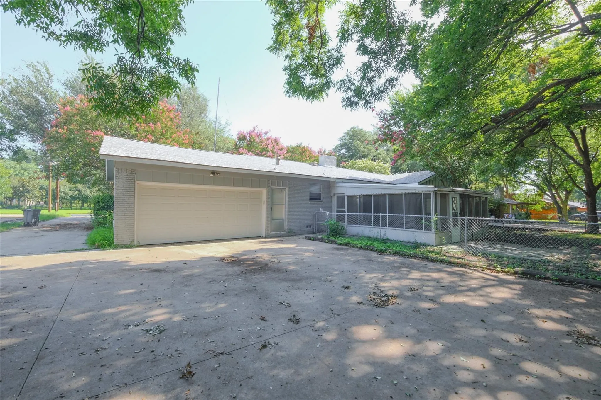 Single Family Residence For Rent in Tarrant County , 8301 Llano Avenue, Benbrook, Texas 76116, 2 Bedroom, 2 Bathroom, 3 Garage spaces, 1,800 Sqft, built in 1955, mls#21336210, Real Estate Agent in Benbrook, Homes For Rent in Tarrant county, Homes For Rent in Benbrook, Realtor in Benbrook Texas, Real Estate Brokerage Independent Realty Texas, Luminita Cordes Realtor