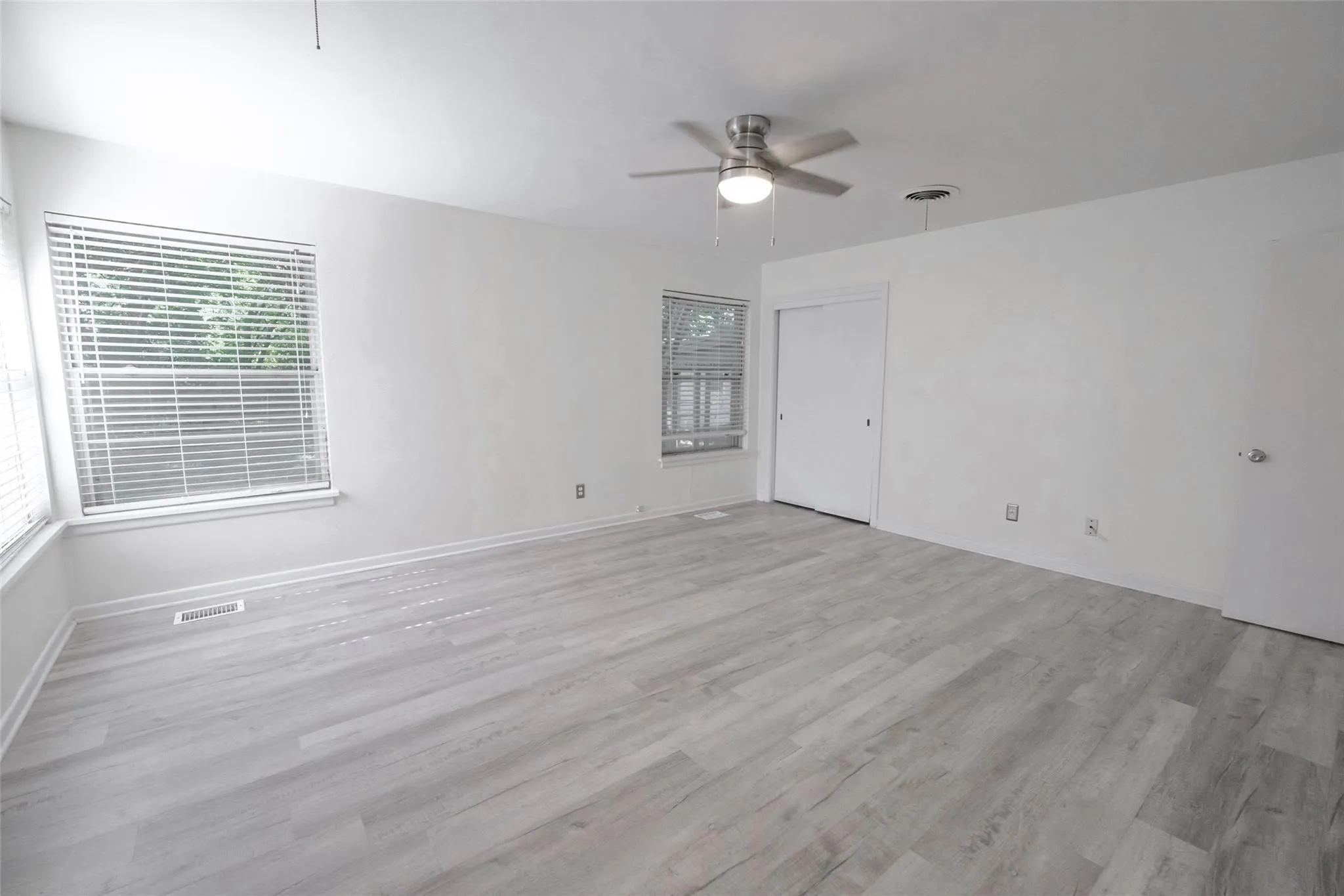 Single Family Residence For Rent in Tarrant County , 8301 Llano Avenue, Benbrook, Texas 76116, 2 Bedroom, 2 Bathroom, 3 Garage spaces, 1,800 Sqft, built in 1955, mls#21336210, Real Estate Agent in Benbrook, Homes For Rent in Tarrant county, Homes For Rent in Benbrook, Realtor in Benbrook Texas, Real Estate Brokerage Independent Realty Texas, Luminita Cordes Realtor