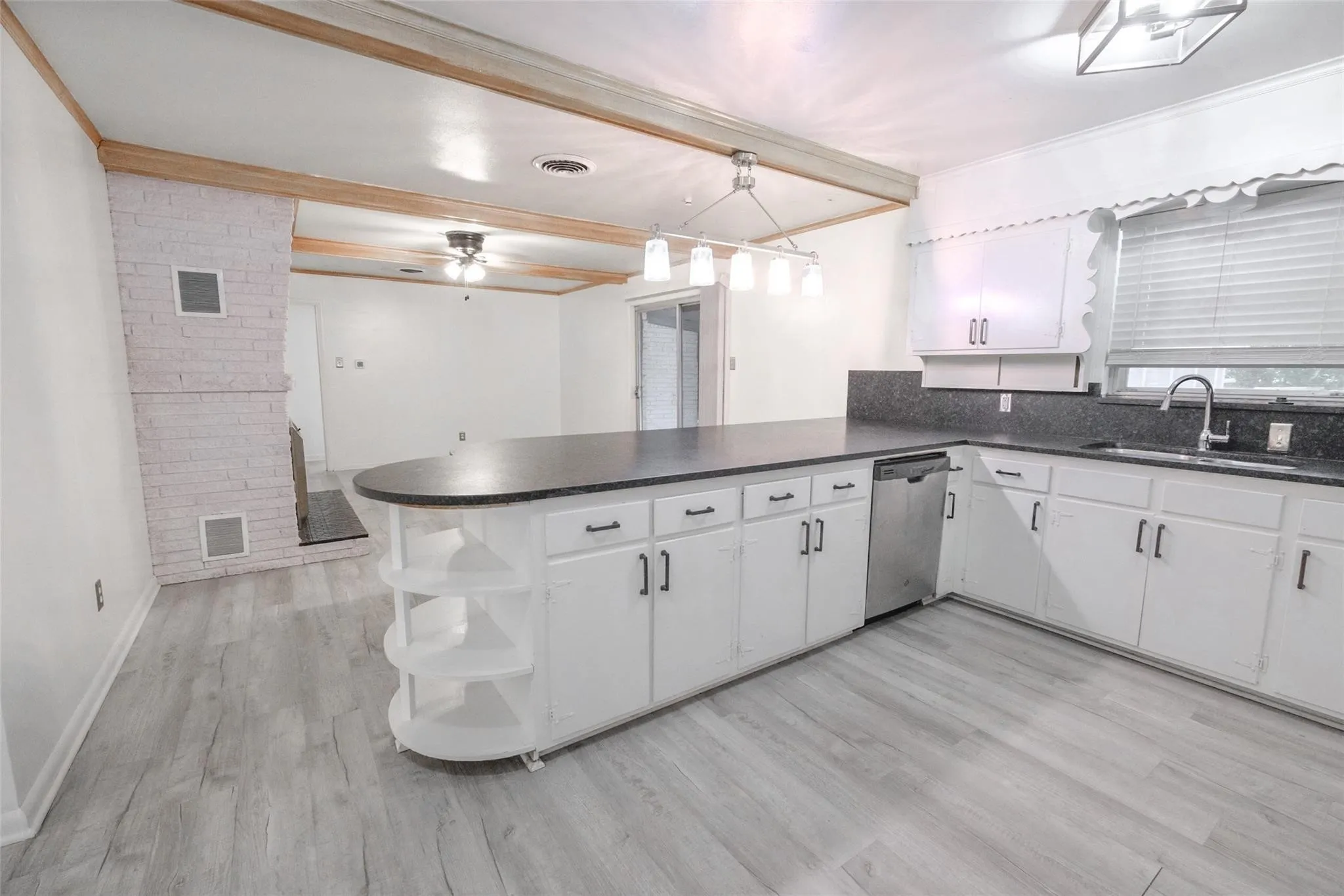 Single Family Residence For Rent in Tarrant County , 8301 Llano Avenue, Benbrook, Texas 76116, 2 Bedroom, 2 Bathroom, 3 Garage spaces, 1,800 Sqft, built in 1955, mls#21336210, Real Estate Agent in Benbrook, Homes For Rent in Tarrant county, Homes For Rent in Benbrook, Realtor in Benbrook Texas, Real Estate Brokerage Independent Realty Texas, Luminita Cordes Realtor