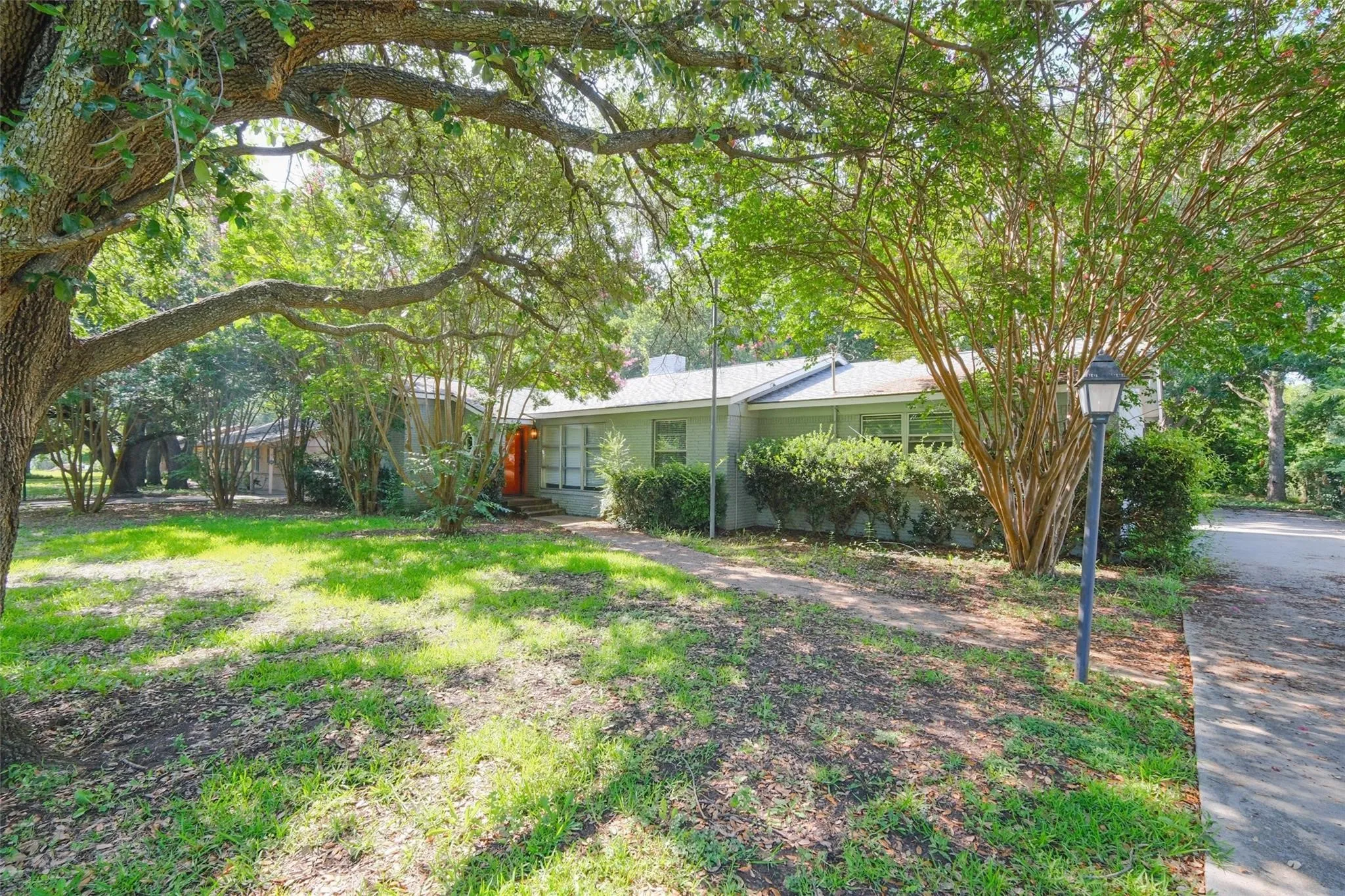 Single Family Residence For Rent in Tarrant County , 8301 Llano Avenue, Benbrook, Texas 76116, 2 Bedroom, 2 Bathroom, 3 Garage spaces, 1,800 Sqft, built in 1955, mls#21336210, Real Estate Agent in Benbrook, Homes For Rent in Tarrant county, Homes For Rent in Benbrook, Realtor in Benbrook Texas, Real Estate Brokerage Independent Realty Texas, Luminita Cordes Realtor