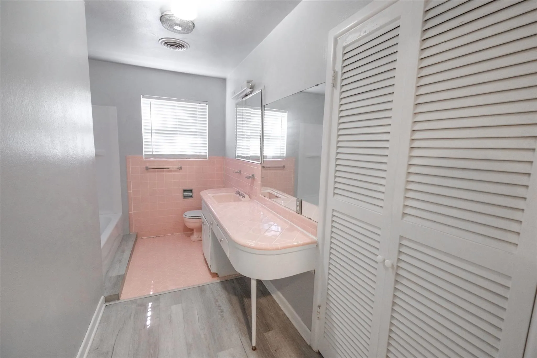 Single Family Residence For Rent in Tarrant County , 8301 Llano Avenue, Benbrook, Texas 76116, 2 Bedroom, 2 Bathroom, 3 Garage spaces, 1,800 Sqft, built in 1955, mls#21336210, Real Estate Agent in Benbrook, Homes For Rent in Tarrant county, Homes For Rent in Benbrook, Realtor in Benbrook Texas, Real Estate Brokerage Independent Realty Texas, Luminita Cordes Realtor