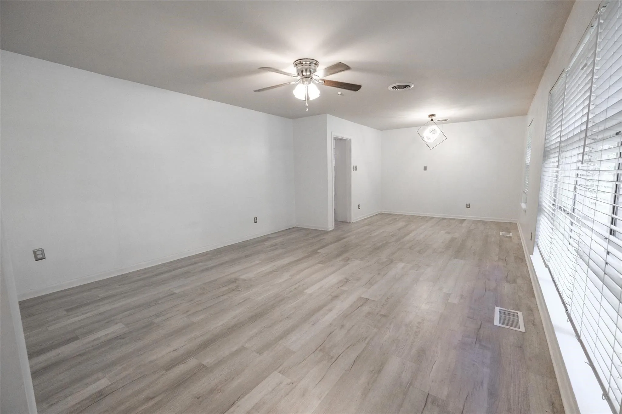 Single Family Residence For Rent in Tarrant County , 8301 Llano Avenue, Benbrook, Texas 76116, 2 Bedroom, 2 Bathroom, 3 Garage spaces, 1,800 Sqft, built in 1955, mls#21336210, Real Estate Agent in Benbrook, Homes For Rent in Tarrant county, Homes For Rent in Benbrook, Realtor in Benbrook Texas, Real Estate Brokerage Independent Realty Texas, Luminita Cordes Realtor