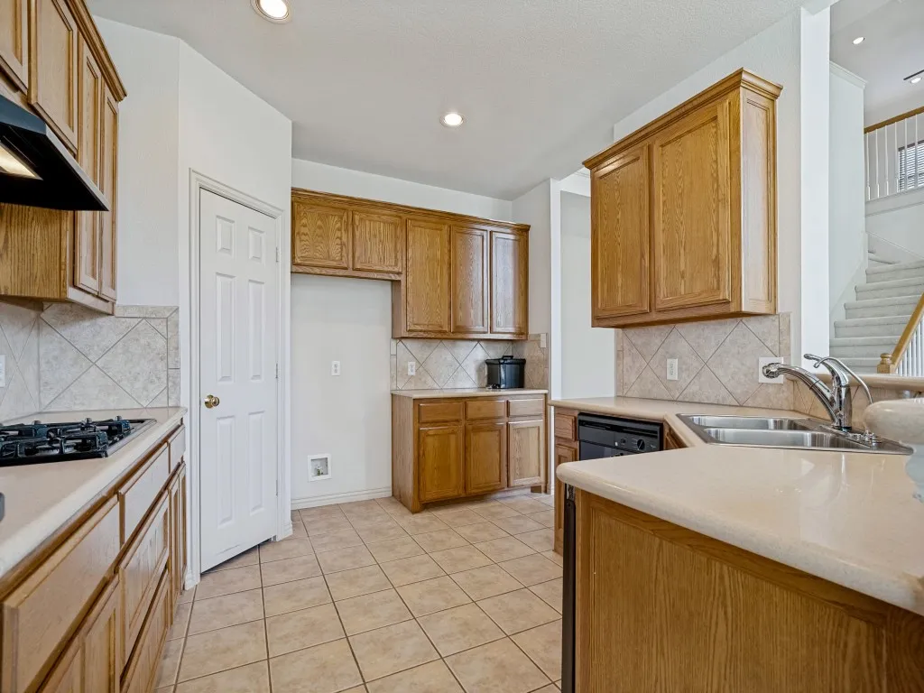 Single Family Residence For Sale in Tarrant County , 4816 Belladonna Drive, Fort Worth, Texas 76123, 5 Bedroom, 3 Bathroom, 2 Garage spaces, 3,316 Sqft, built in 2004, mls#21335549, Real Estate Agent in Fort Worth, Homes For Sale in Tarrant county, Homes For Sale in Fort Worth, Realtor in Fort Worth Texas, Real Estate Brokerage Independent Realty Texas, Luminita Cordes Realtor
