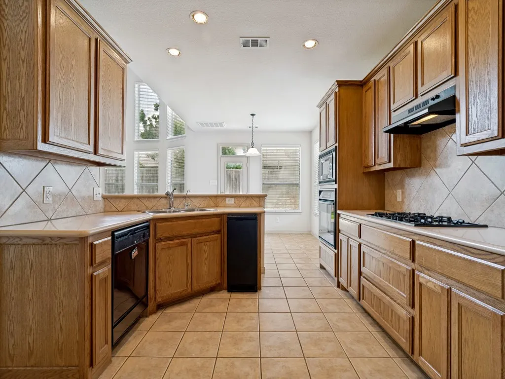 Single Family Residence For Sale in Tarrant County , 4816 Belladonna Drive, Fort Worth, Texas 76123, 5 Bedroom, 3 Bathroom, 2 Garage spaces, 3,316 Sqft, built in 2004, mls#21335549, Real Estate Agent in Fort Worth, Homes For Sale in Tarrant county, Homes For Sale in Fort Worth, Realtor in Fort Worth Texas, Real Estate Brokerage Independent Realty Texas, Luminita Cordes Realtor