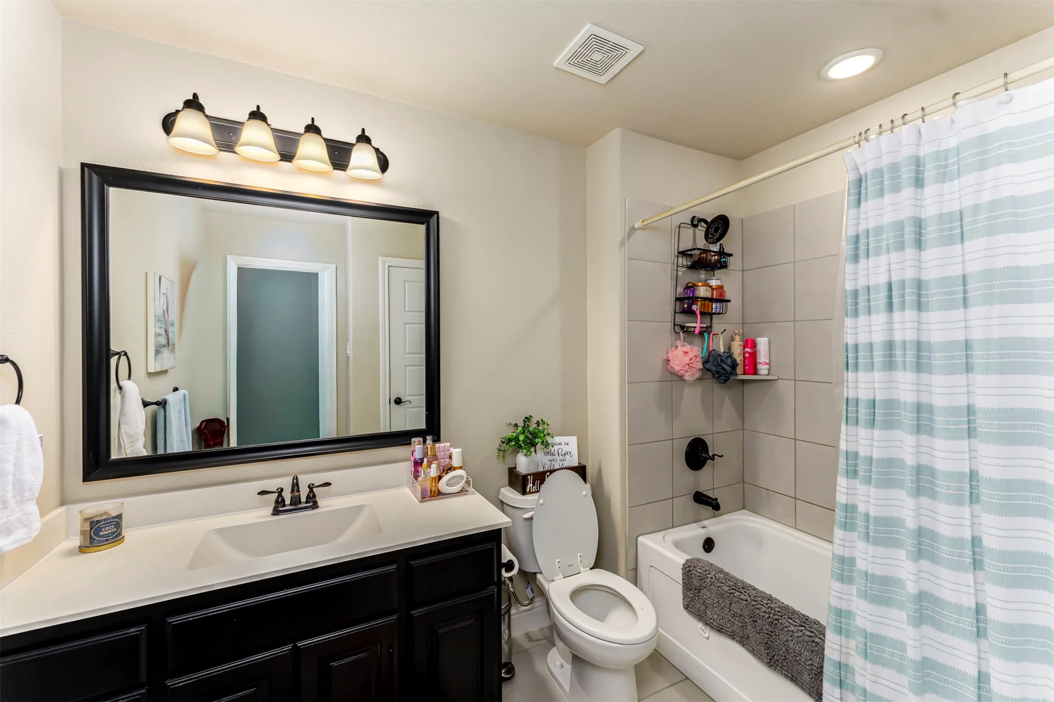 Single Family Residence For Sale in Ellis County , 606 Lonesome Dove Drive, Midlothian, Texas 76065, 4 Bedroom, 3 Bathroom, 2 Garage spaces, 2,873 Sqft, built in 2018, mls#21336143, Real Estate Agent in Midlothian, Homes For Sale in Ellis county, Homes For Sale in Midlothian, Realtor in Midlothian Texas, Real Estate Brokerage Independent Realty Texas, Luminita Cordes Realtor