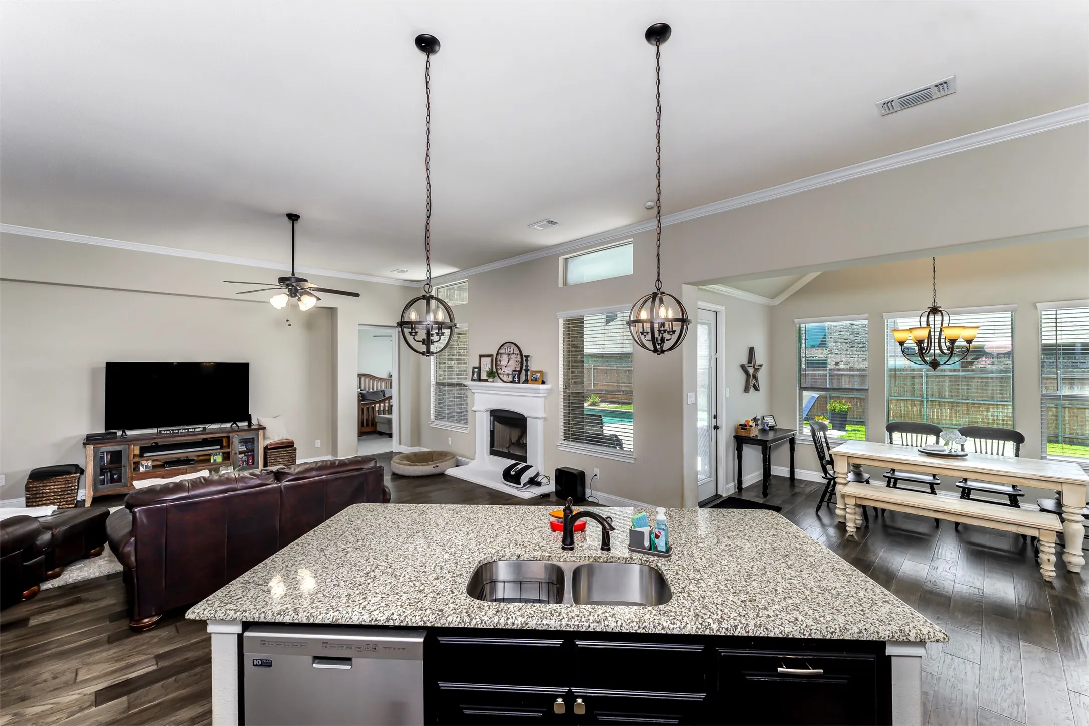 Single Family Residence For Sale in Ellis County , 606 Lonesome Dove Drive, Midlothian, Texas 76065, 4 Bedroom, 3 Bathroom, 2 Garage spaces, 2,873 Sqft, built in 2018, mls#21336143, Real Estate Agent in Midlothian, Homes For Sale in Ellis county, Homes For Sale in Midlothian, Realtor in Midlothian Texas, Real Estate Brokerage Independent Realty Texas, Luminita Cordes Realtor