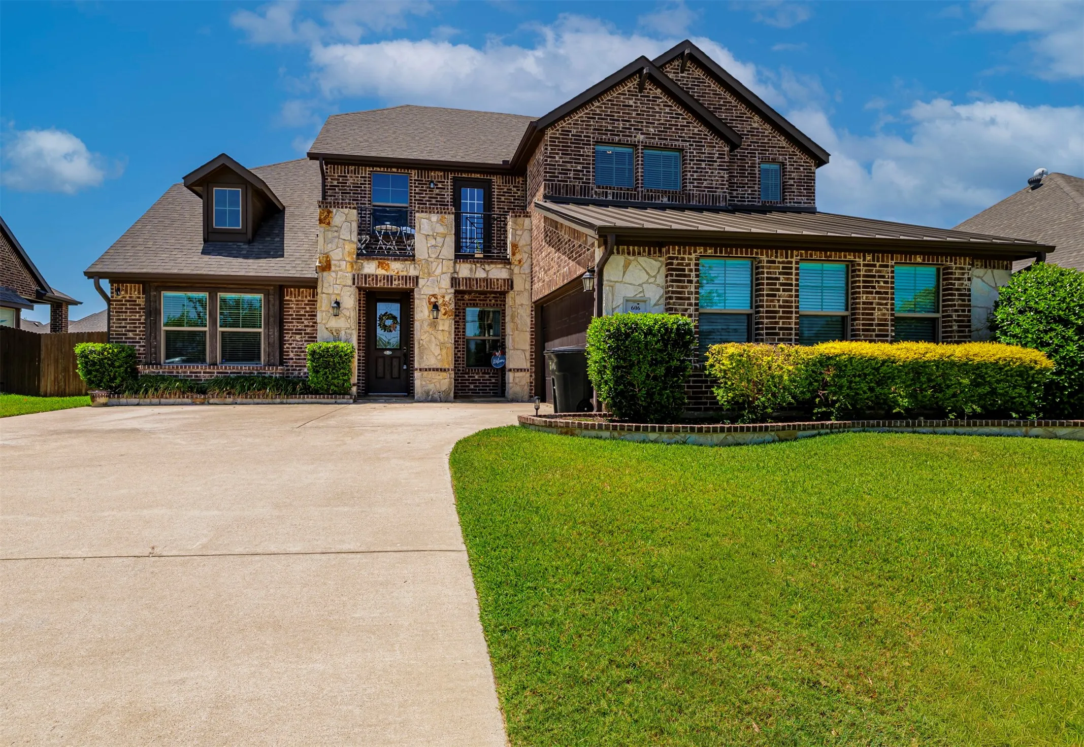 Single Family Residence For Sale in Ellis County , 606 Lonesome Dove Drive, Midlothian, Texas 76065, 4 Bedroom, 3 Bathroom, 2 Garage spaces, 2,873 Sqft, built in 2018, mls#21336143, Real Estate Agent in Midlothian, Homes For Sale in Ellis county, Homes For Sale in Midlothian, Realtor in Midlothian Texas, Real Estate Brokerage Independent Realty Texas, Luminita Cordes Realtor