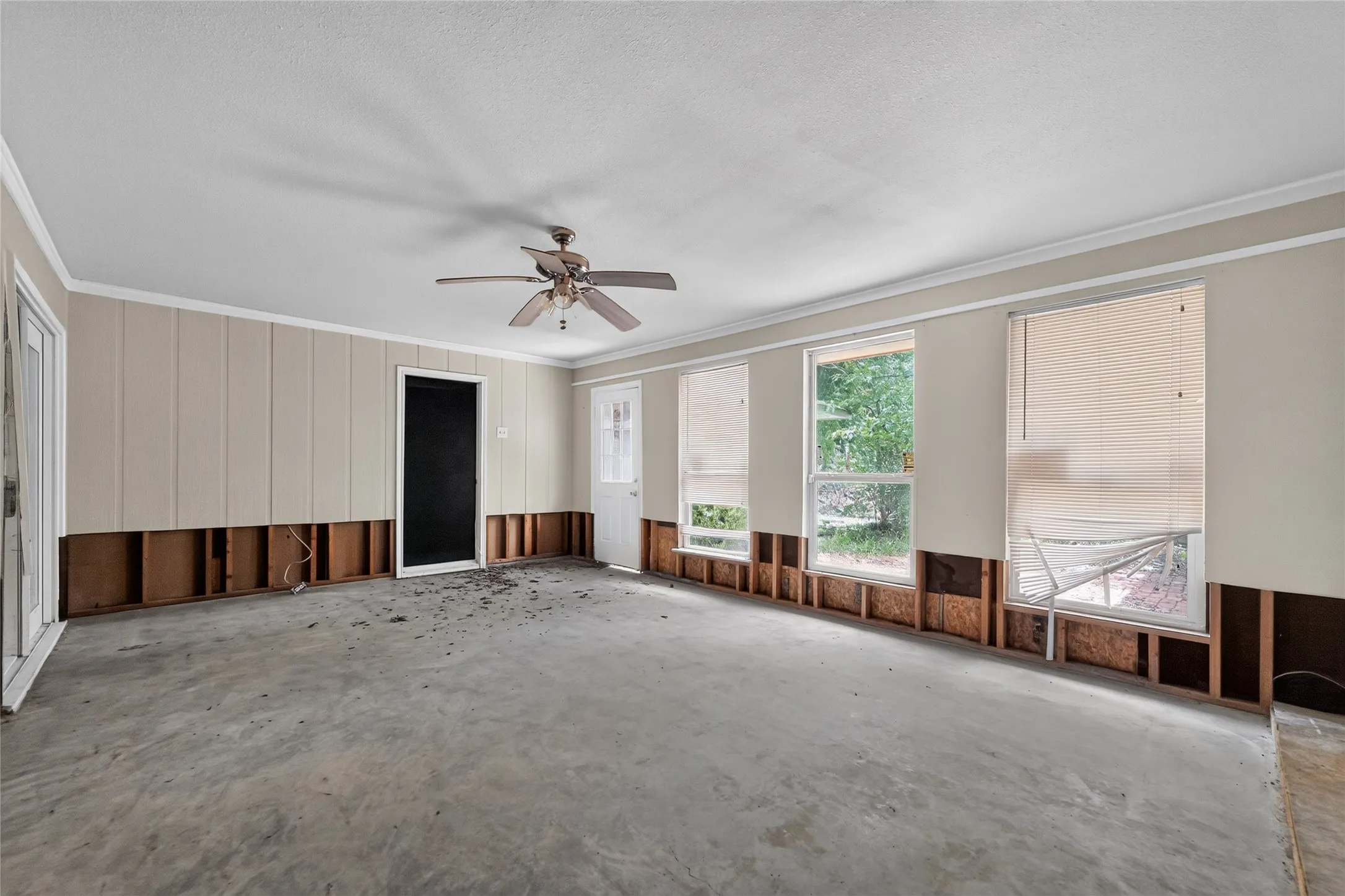Single Family Residence For Sale in Dallas County , 600 Terrace Drive, De Soto, Texas 75115, 4 Bedroom, 4 Bathroom, 2 Garage spaces, 2,521 Sqft, built in 1974, mls#21335996, Real Estate Agent in De Soto, Homes For Sale in Dallas county, Homes For Sale in De Soto, Realtor in De Soto Texas, Real Estate Brokerage Independent Realty Texas, Luminita Cordes Realtor