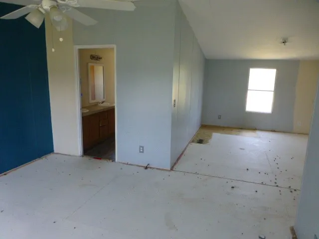Mobile Home For Sale in Johnson County , 5712 Kentucky Street, Joshua, Texas 76058, 4 Bedroom, 2 Bathroom, Garage spaces, 1,960 Sqft, built in 2005, mls#21336244, Real Estate Agent in Joshua, Homes For Sale in Johnson county, Homes For Sale in Joshua, Realtor in Joshua Texas, Real Estate Brokerage Independent Realty Texas, Luminita Cordes Realtor