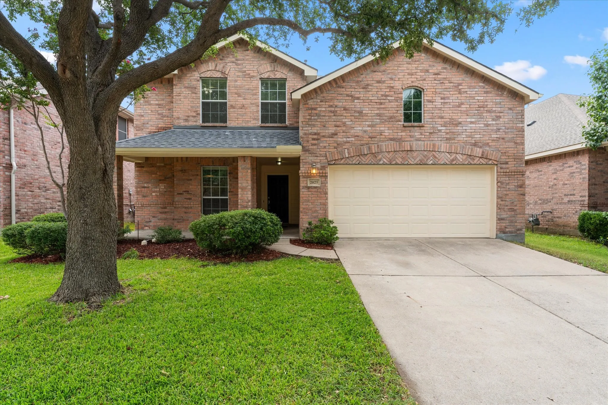 Single Family Residence For Sale in Collin County , 2025 Highland Drive, Wylie, Texas 75098, 4 Bedroom, 3 Bathroom, 2 Garage spaces, 2,736 Sqft, built in 2006, mls#21313469, Real Estate Agent in Wylie, Homes For Sale in Collin county, Homes For Sale in Wylie, Realtor in Wylie Texas, Real Estate Brokerage Independent Realty Texas, Luminita Cordes Realtor