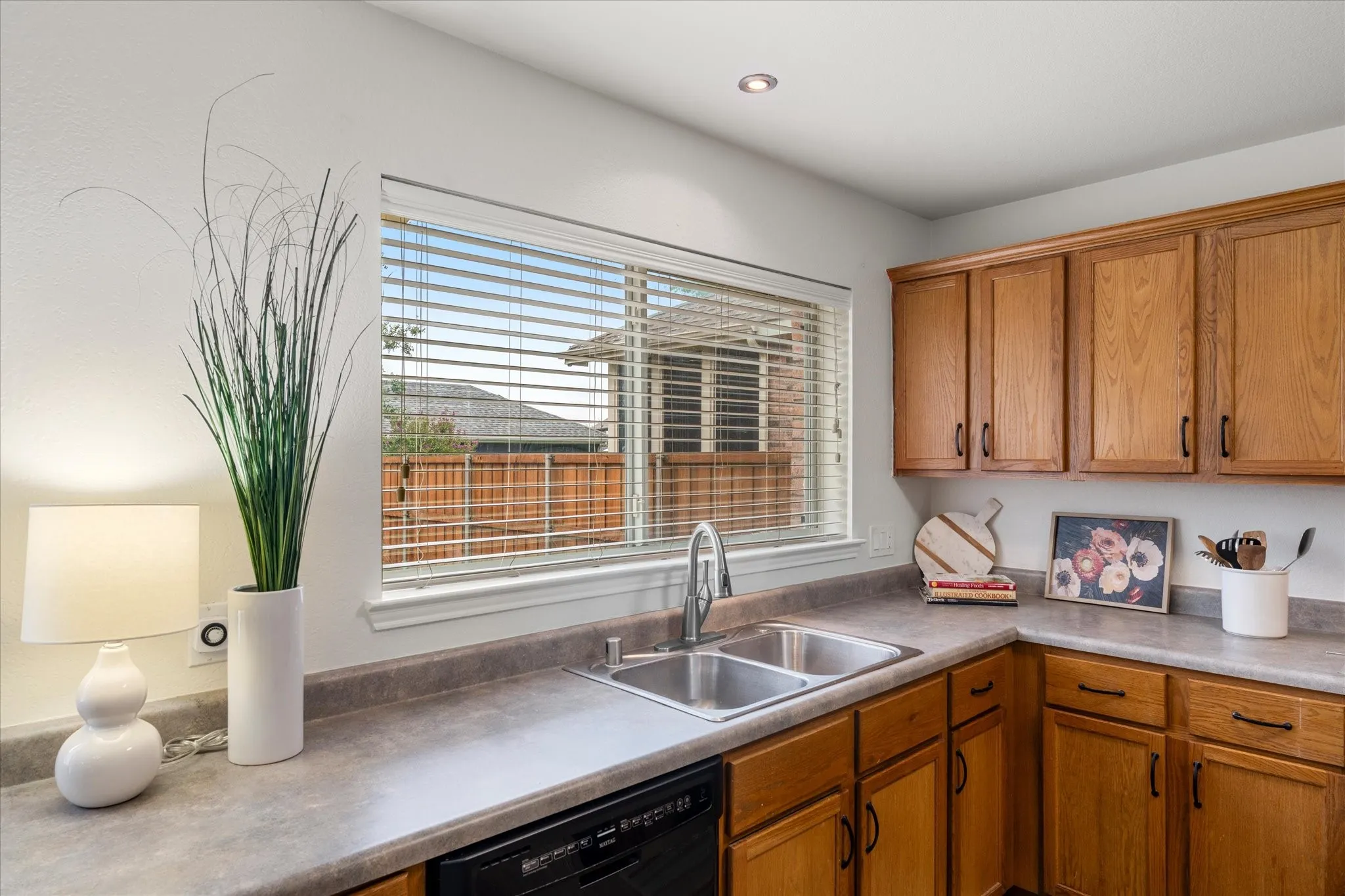 Single Family Residence For Sale in Collin County , 2025 Highland Drive, Wylie, Texas 75098, 4 Bedroom, 3 Bathroom, 2 Garage spaces, 2,736 Sqft, built in 2006, mls#21313469, Real Estate Agent in Wylie, Homes For Sale in Collin county, Homes For Sale in Wylie, Realtor in Wylie Texas, Real Estate Brokerage Independent Realty Texas, Luminita Cordes Realtor