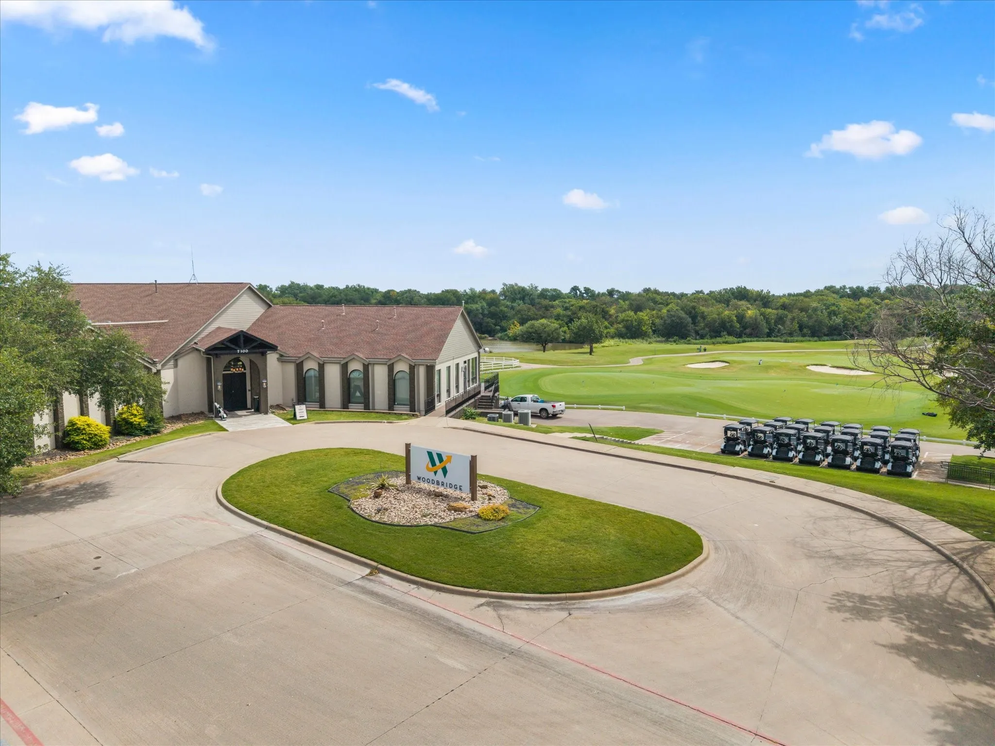 Rated four stars by Golf Digest and a "Best Dallas Course" by Texas Outside Magazine. Beyond the course, enjoy brick-oven pizzas and house-smoked BBQ, practice under the lights at Top Range with your favorite tunes always playing.