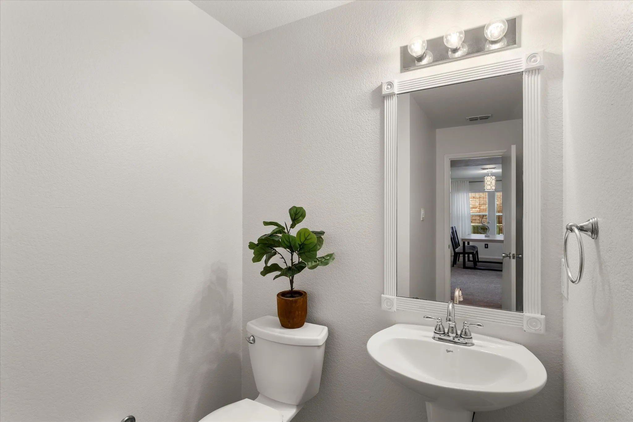 1/2 bath downstairs