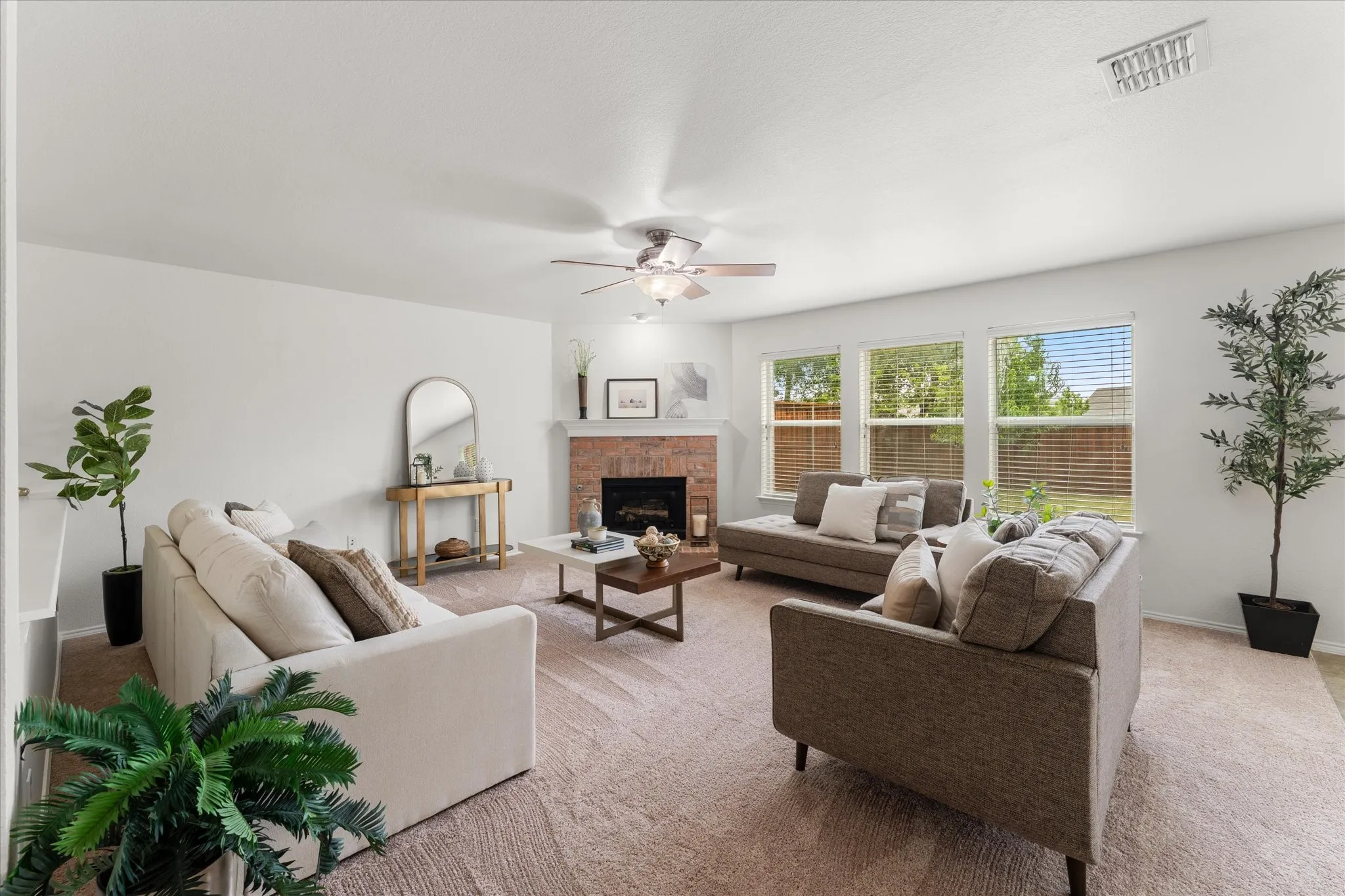 Single Family Residence For Sale in Collin County , 2025 Highland Drive, Wylie, Texas 75098, 4 Bedroom, 3 Bathroom, 2 Garage spaces, 2,736 Sqft, built in 2006, mls#21313469, Real Estate Agent in Wylie, Homes For Sale in Collin county, Homes For Sale in Wylie, Realtor in Wylie Texas, Real Estate Brokerage Independent Realty Texas, Luminita Cordes Realtor