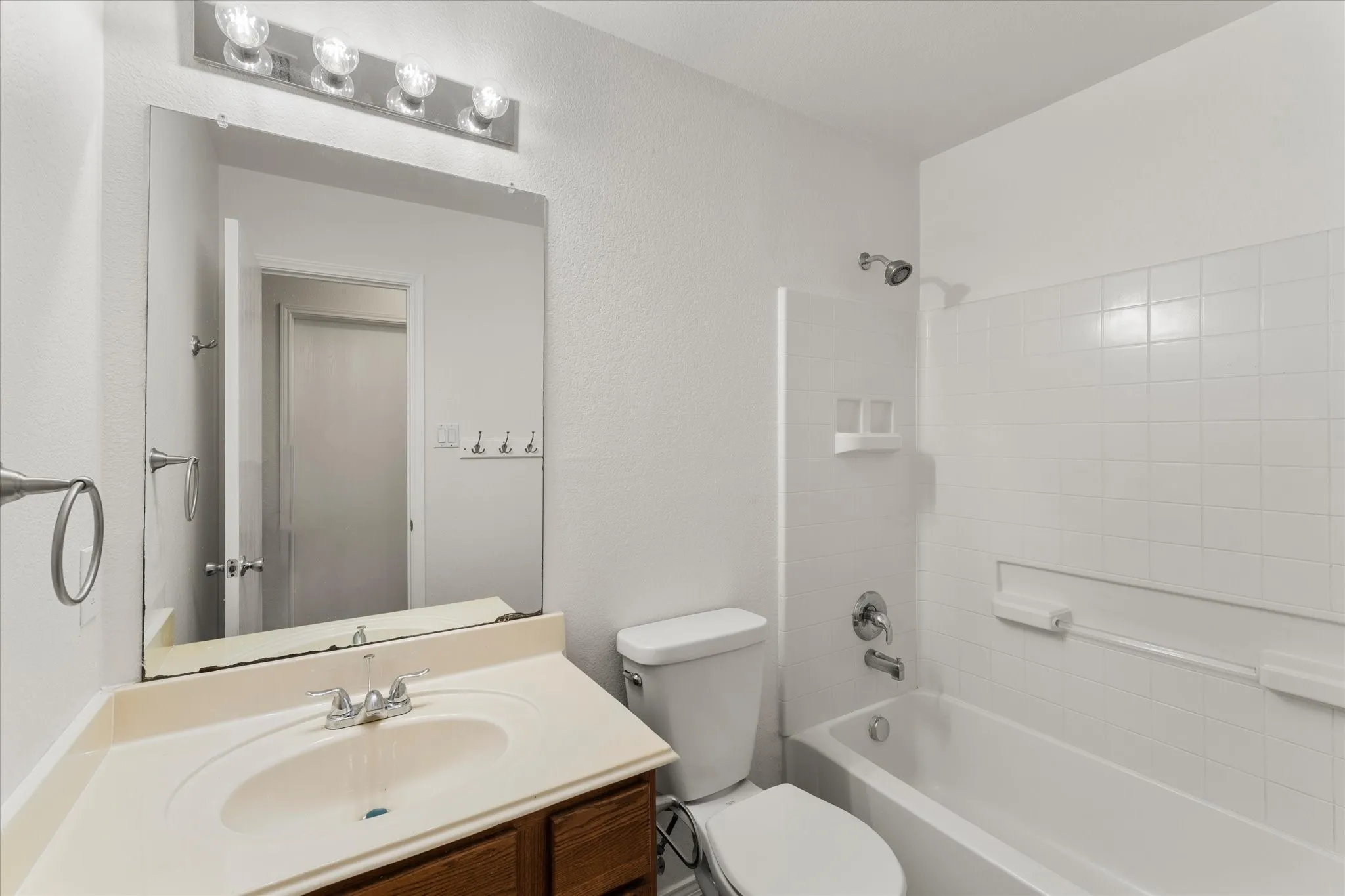 Secondary full bathroom upstairs.