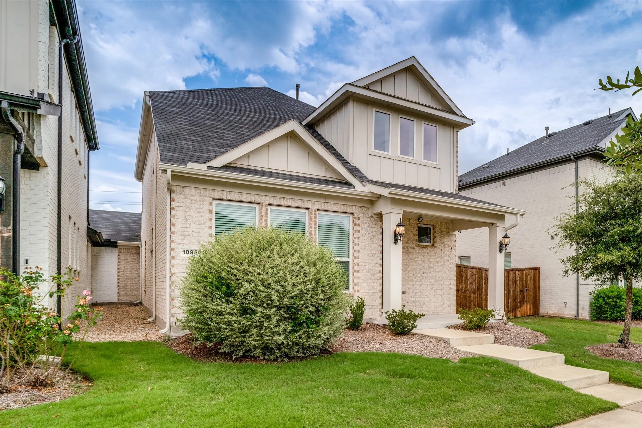 Single Family Residence For Sale in Collin County , 10950 Downy Cup Drive, Frisco, Texas 75035, 4 Bedroom, 3 Bathroom, 2 Garage spaces, 2,172 Sqft, built in 2022, mls#21336261, Real Estate Agent in Frisco, Homes For Sale in Collin county, Homes For Sale in Frisco, Realtor in Frisco Texas, Real Estate Brokerage Independent Realty Texas, Luminita Cordes Realtor