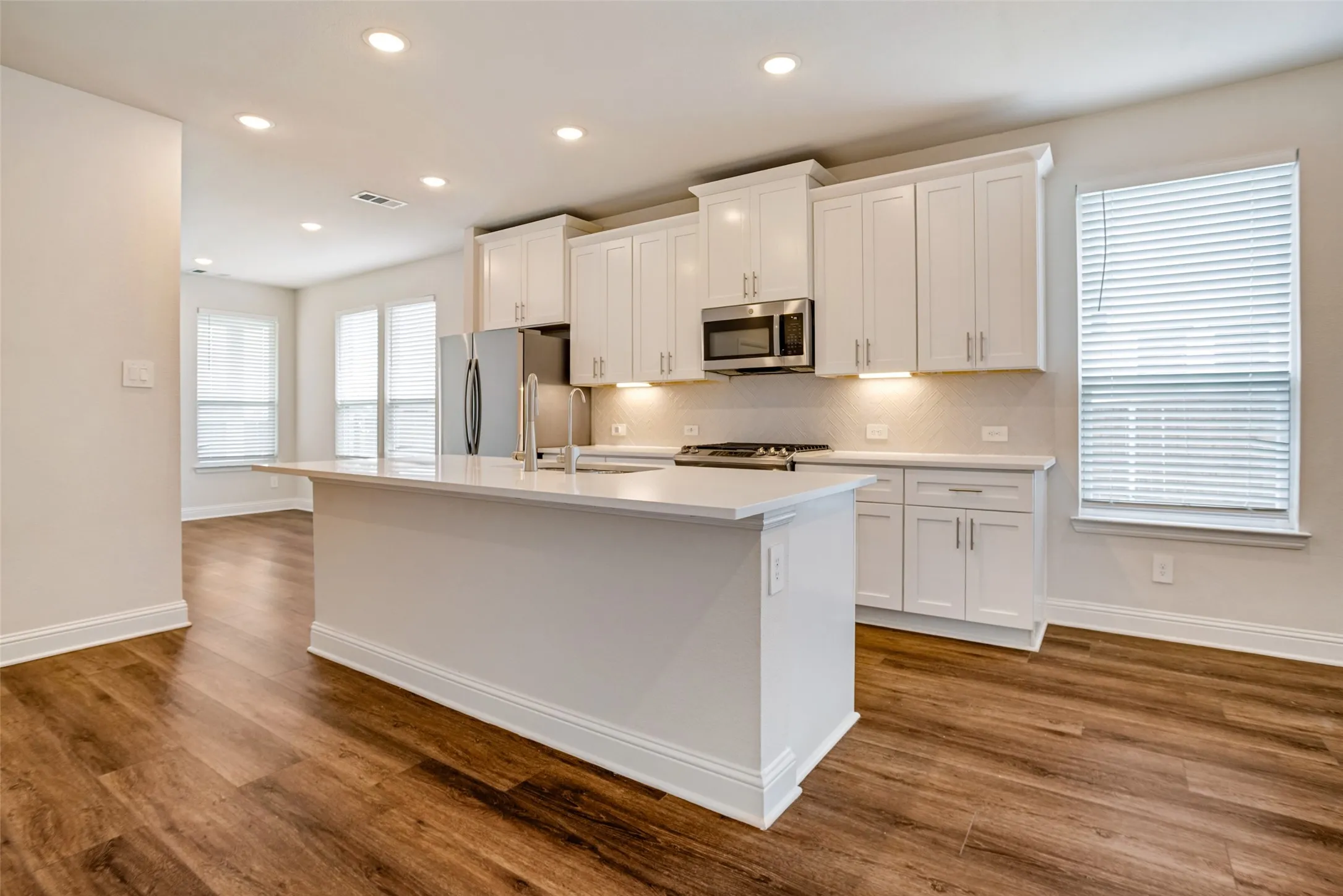 Single Family Residence For Sale in Collin County , 10950 Downy Cup Drive, Frisco, Texas 75035, 4 Bedroom, 3 Bathroom, 2 Garage spaces, 2,172 Sqft, built in 2022, mls#21336261, Real Estate Agent in Frisco, Homes For Sale in Collin county, Homes For Sale in Frisco, Realtor in Frisco Texas, Real Estate Brokerage Independent Realty Texas, Luminita Cordes Realtor