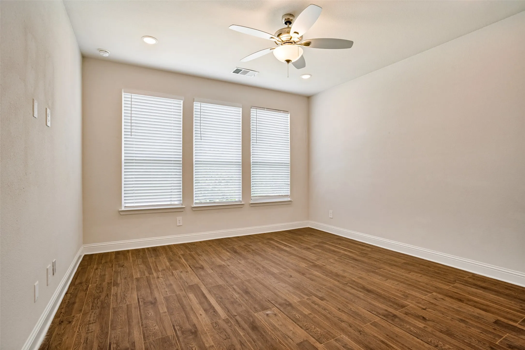 Single Family Residence For Sale in Collin County , 10950 Downy Cup Drive, Frisco, Texas 75035, 4 Bedroom, 3 Bathroom, 2 Garage spaces, 2,172 Sqft, built in 2022, mls#21336261, Real Estate Agent in Frisco, Homes For Sale in Collin county, Homes For Sale in Frisco, Realtor in Frisco Texas, Real Estate Brokerage Independent Realty Texas, Luminita Cordes Realtor