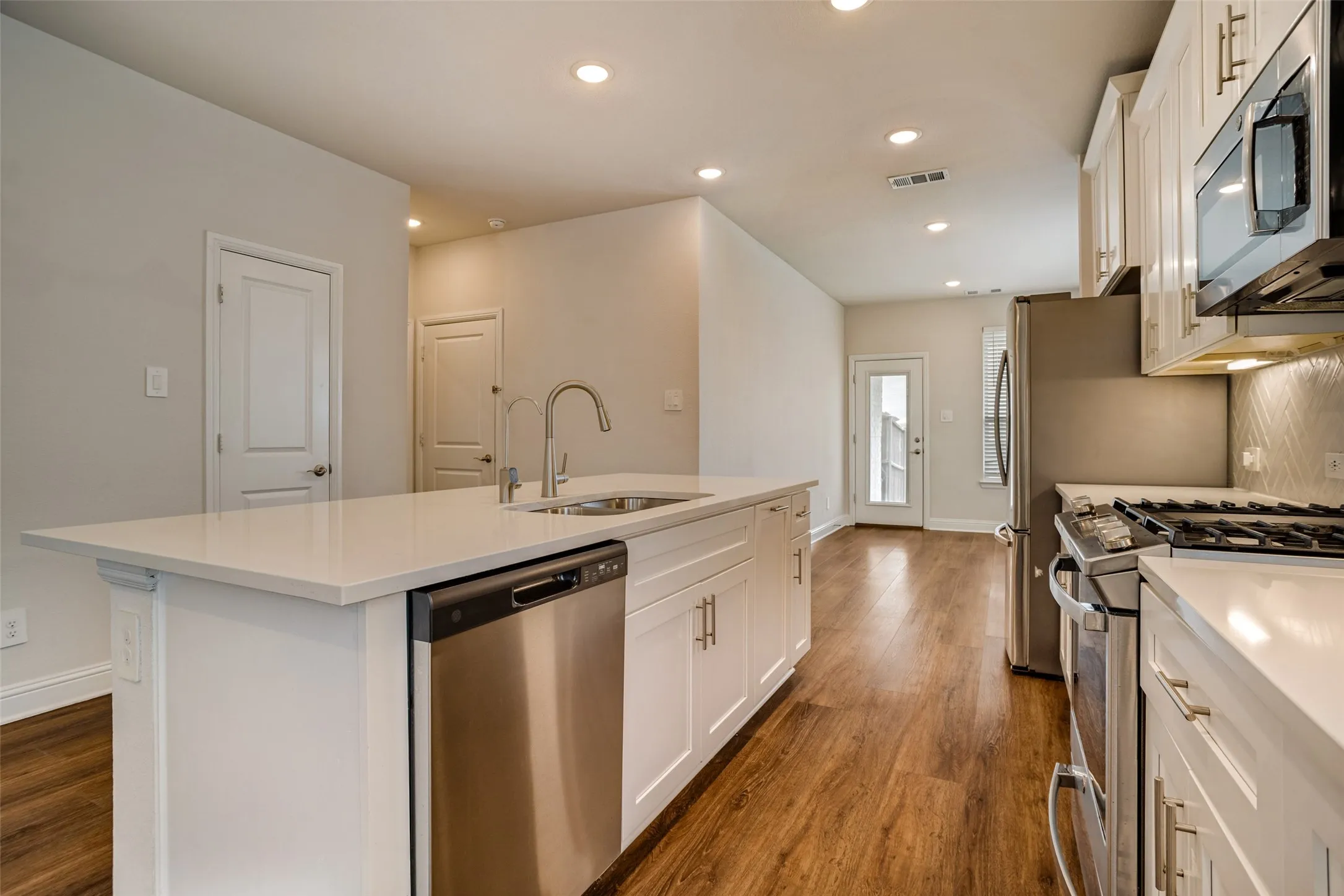 Single Family Residence For Sale in Collin County , 10950 Downy Cup Drive, Frisco, Texas 75035, 4 Bedroom, 3 Bathroom, 2 Garage spaces, 2,172 Sqft, built in 2022, mls#21336261, Real Estate Agent in Frisco, Homes For Sale in Collin county, Homes For Sale in Frisco, Realtor in Frisco Texas, Real Estate Brokerage Independent Realty Texas, Luminita Cordes Realtor