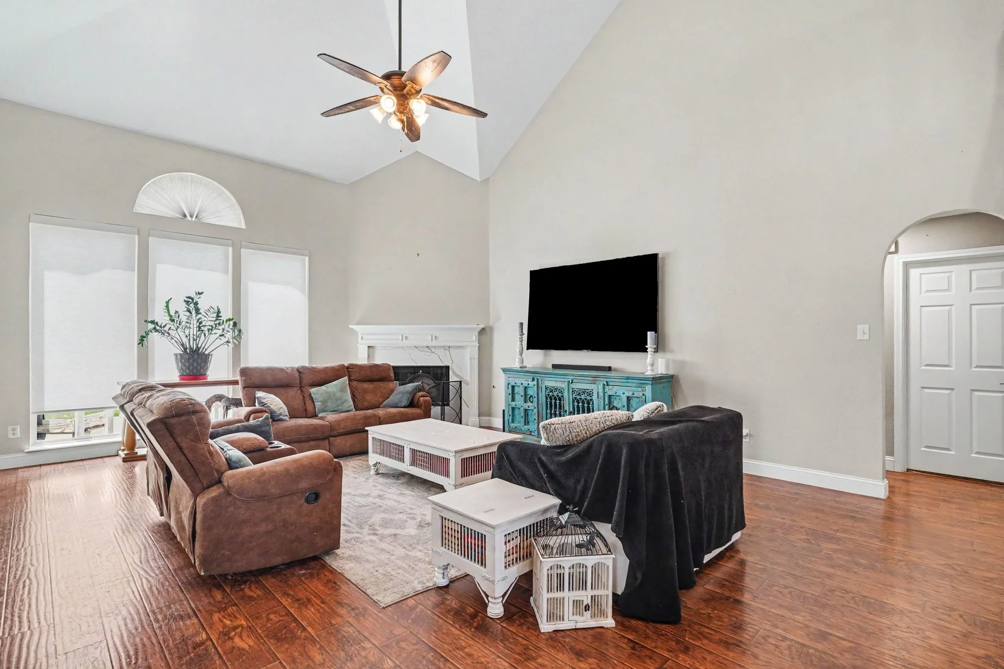 Single Family Residence For Sale in Tarrant County , 5520 Champlain Drive, Fort Worth, Texas 76137, 5 Bedroom, 3 Bathroom, 2 Garage spaces, 3,821 Sqft, built in 2003, mls#21335634, Real Estate Agent in Fort Worth, Homes For Sale in Tarrant county, Homes For Sale in Fort Worth, Realtor in Fort Worth Texas, Real Estate Brokerage Independent Realty Texas, Luminita Cordes Realtor