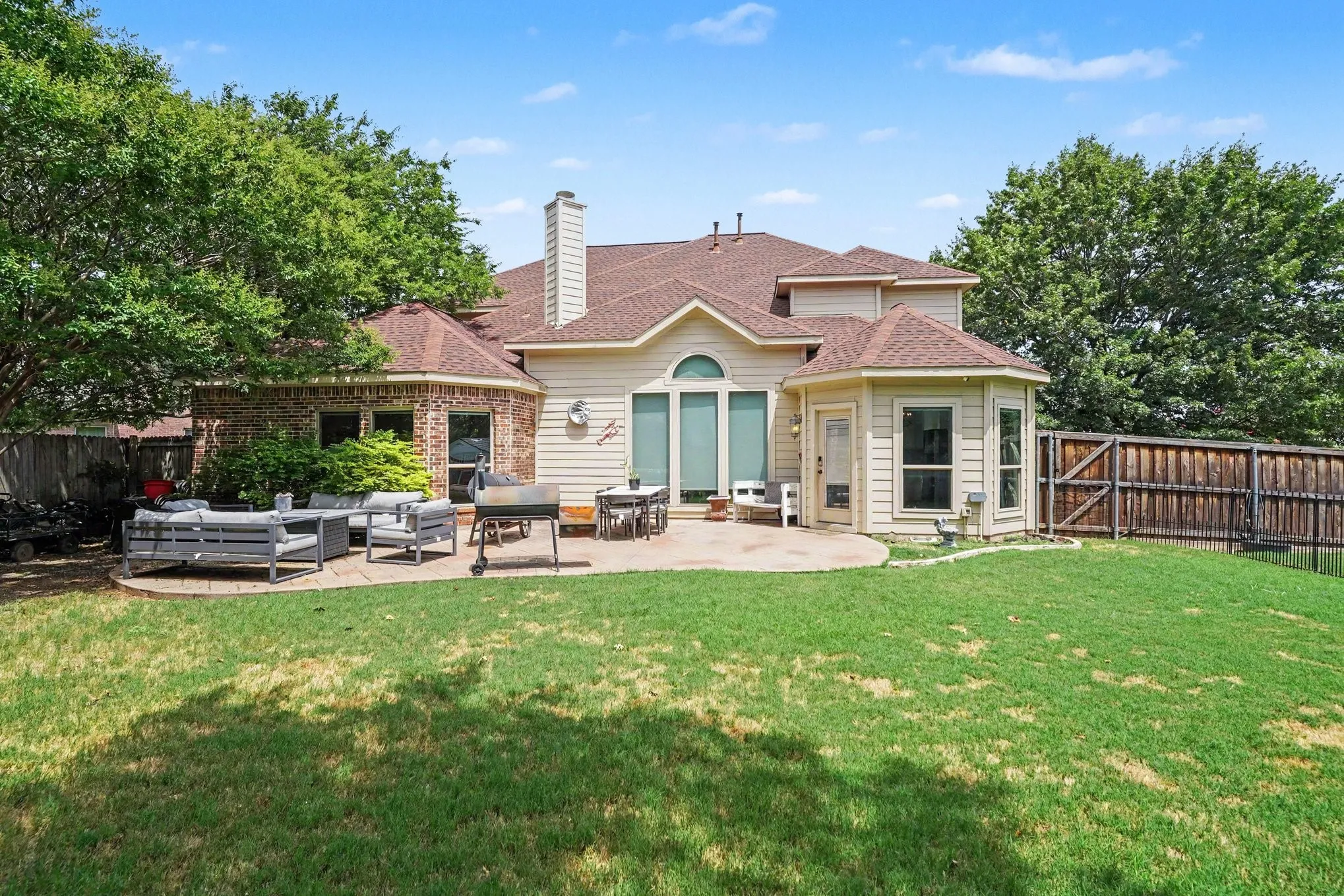 Single Family Residence For Sale in Tarrant County , 5520 Champlain Drive, Fort Worth, Texas 76137, 5 Bedroom, 3 Bathroom, 2 Garage spaces, 3,821 Sqft, built in 2003, mls#21335634, Real Estate Agent in Fort Worth, Homes For Sale in Tarrant county, Homes For Sale in Fort Worth, Realtor in Fort Worth Texas, Real Estate Brokerage Independent Realty Texas, Luminita Cordes Realtor