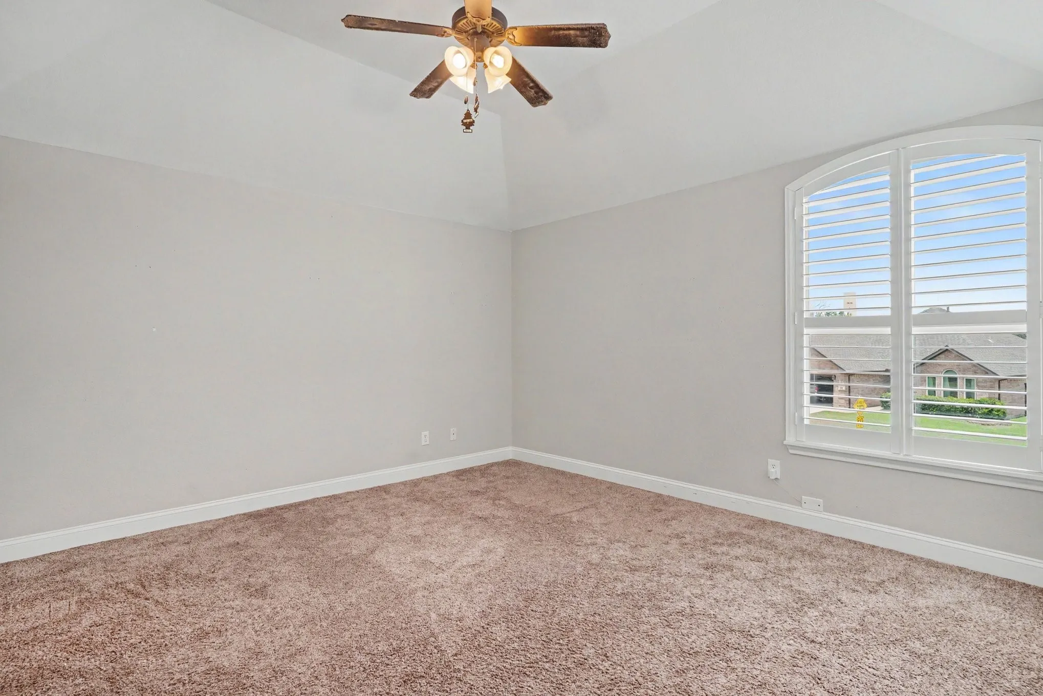 Single Family Residence For Sale in Tarrant County , 5520 Champlain Drive, Fort Worth, Texas 76137, 5 Bedroom, 3 Bathroom, 2 Garage spaces, 3,821 Sqft, built in 2003, mls#21335634, Real Estate Agent in Fort Worth, Homes For Sale in Tarrant county, Homes For Sale in Fort Worth, Realtor in Fort Worth Texas, Real Estate Brokerage Independent Realty Texas, Luminita Cordes Realtor