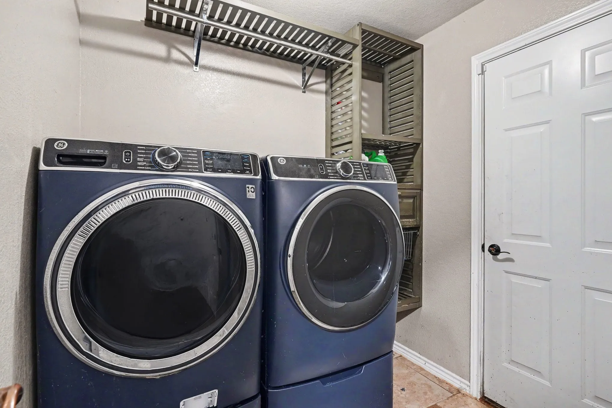 Single Family Residence For Sale in Tarrant County , 5520 Champlain Drive, Fort Worth, Texas 76137, 5 Bedroom, 3 Bathroom, 2 Garage spaces, 3,821 Sqft, built in 2003, mls#21335634, Real Estate Agent in Fort Worth, Homes For Sale in Tarrant county, Homes For Sale in Fort Worth, Realtor in Fort Worth Texas, Real Estate Brokerage Independent Realty Texas, Luminita Cordes Realtor