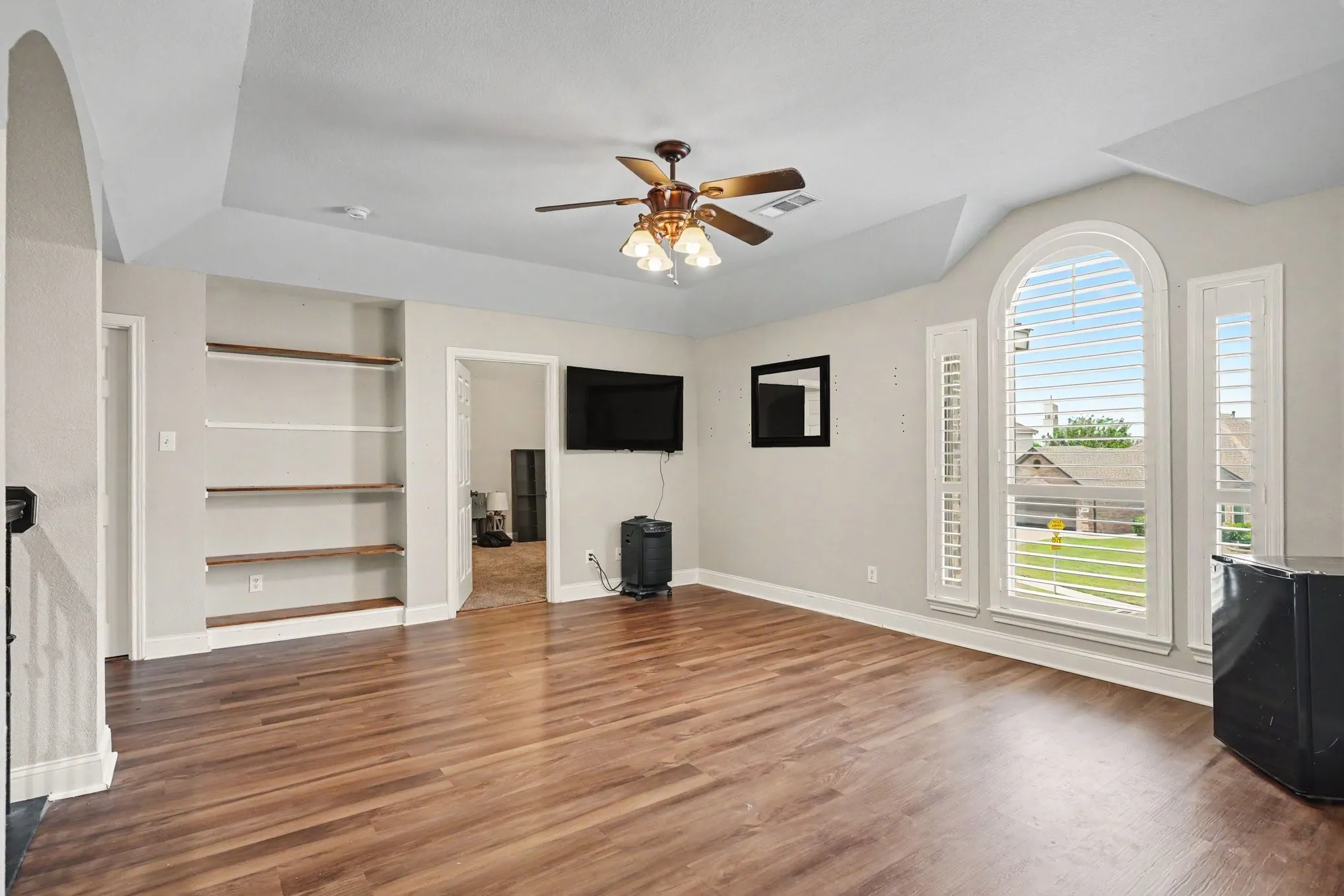 Single Family Residence For Sale in Tarrant County , 5520 Champlain Drive, Fort Worth, Texas 76137, 5 Bedroom, 3 Bathroom, 2 Garage spaces, 3,821 Sqft, built in 2003, mls#21335634, Real Estate Agent in Fort Worth, Homes For Sale in Tarrant county, Homes For Sale in Fort Worth, Realtor in Fort Worth Texas, Real Estate Brokerage Independent Realty Texas, Luminita Cordes Realtor