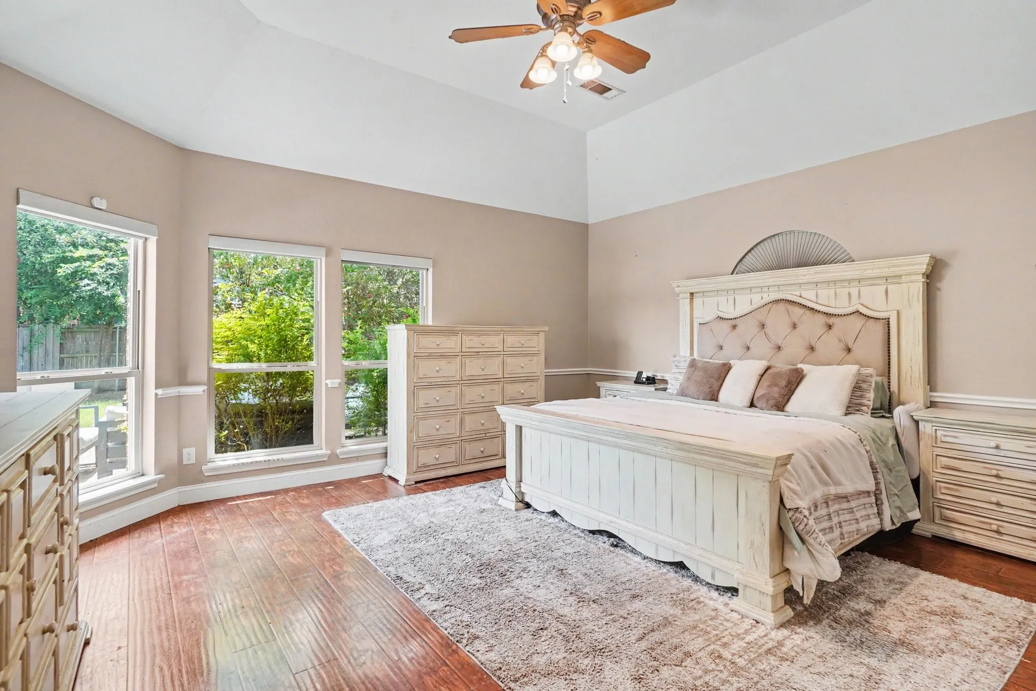 Single Family Residence For Sale in Tarrant County , 5520 Champlain Drive, Fort Worth, Texas 76137, 5 Bedroom, 3 Bathroom, 2 Garage spaces, 3,821 Sqft, built in 2003, mls#21335634, Real Estate Agent in Fort Worth, Homes For Sale in Tarrant county, Homes For Sale in Fort Worth, Realtor in Fort Worth Texas, Real Estate Brokerage Independent Realty Texas, Luminita Cordes Realtor