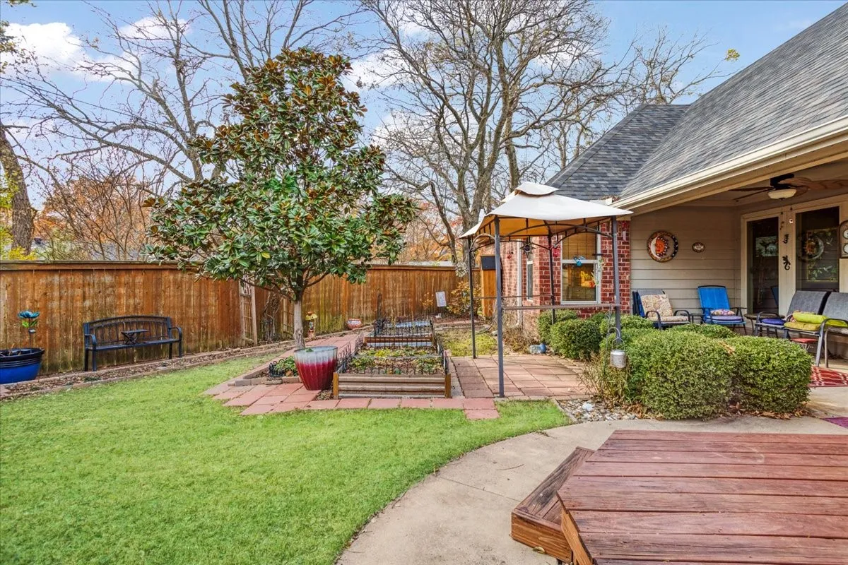 Single Family Residence For Sale in Grayson County , 2700 Rex Cruse Drive, Sherman, Texas 75092, 3 Bedroom, 2 Bathroom, 2 Garage spaces, 1,622 Sqft, built in 2008, mls#21336266, Real Estate Agent in Sherman, Homes For Sale in Grayson county, Homes For Sale in Sherman, Realtor in Sherman Texas, Real Estate Brokerage Independent Realty Texas, Luminita Cordes Realtor