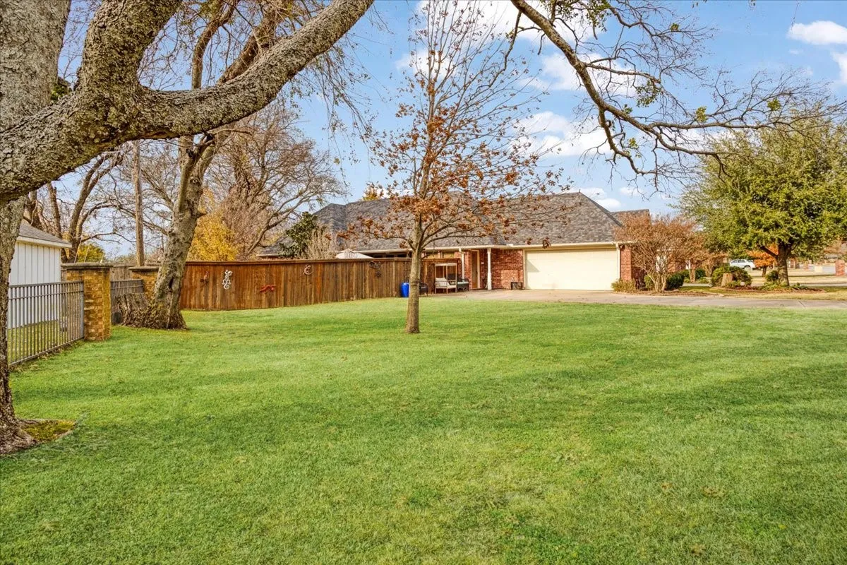Single Family Residence For Sale in Grayson County , 2700 Rex Cruse Drive, Sherman, Texas 75092, 3 Bedroom, 2 Bathroom, 2 Garage spaces, 1,622 Sqft, built in 2008, mls#21336266, Real Estate Agent in Sherman, Homes For Sale in Grayson county, Homes For Sale in Sherman, Realtor in Sherman Texas, Real Estate Brokerage Independent Realty Texas, Luminita Cordes Realtor