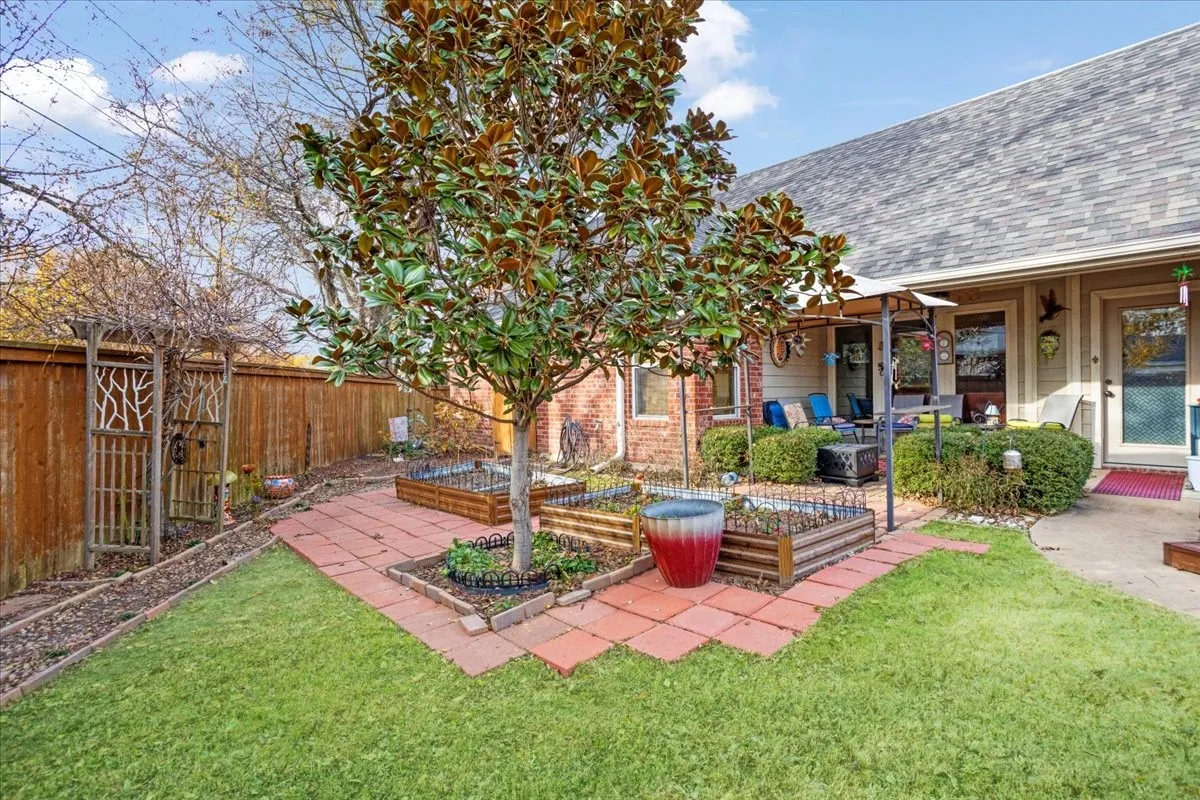 Single Family Residence For Sale in Grayson County , 2700 Rex Cruse Drive, Sherman, Texas 75092, 3 Bedroom, 2 Bathroom, 2 Garage spaces, 1,622 Sqft, built in 2008, mls#21336266, Real Estate Agent in Sherman, Homes For Sale in Grayson county, Homes For Sale in Sherman, Realtor in Sherman Texas, Real Estate Brokerage Independent Realty Texas, Luminita Cordes Realtor