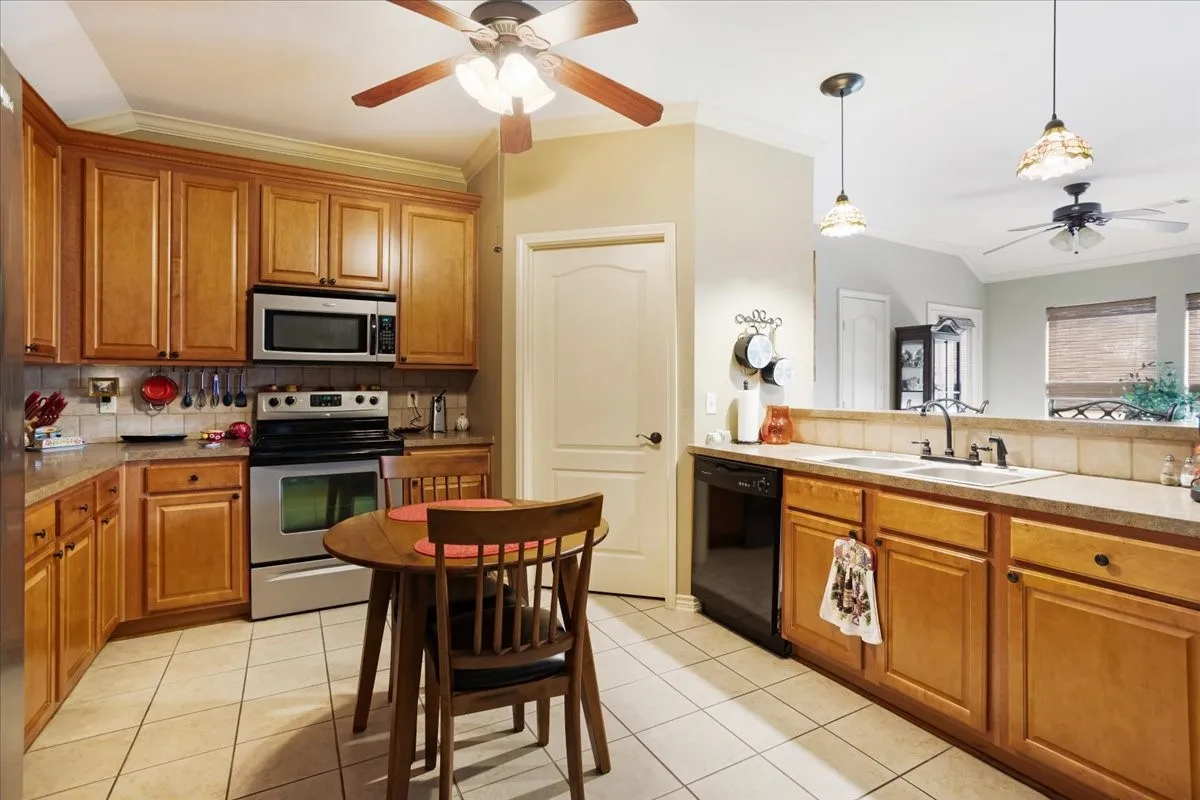 Single Family Residence For Sale in Grayson County , 2700 Rex Cruse Drive, Sherman, Texas 75092, 3 Bedroom, 2 Bathroom, 2 Garage spaces, 1,622 Sqft, built in 2008, mls#21336266, Real Estate Agent in Sherman, Homes For Sale in Grayson county, Homes For Sale in Sherman, Realtor in Sherman Texas, Real Estate Brokerage Independent Realty Texas, Luminita Cordes Realtor