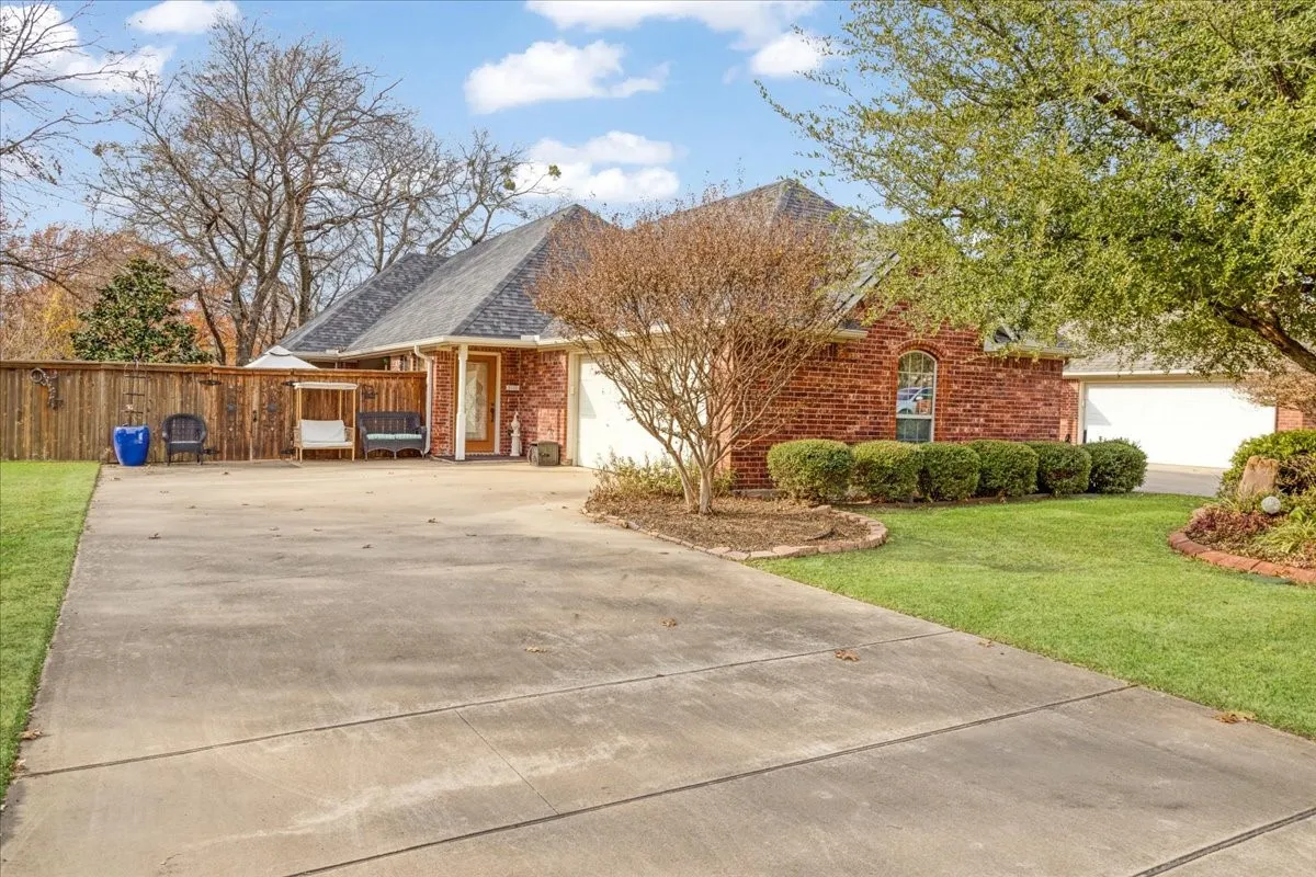 Single Family Residence For Sale in Grayson County , 2700 Rex Cruse Drive, Sherman, Texas 75092, 3 Bedroom, 2 Bathroom, 2 Garage spaces, 1,622 Sqft, built in 2008, mls#21336266, Real Estate Agent in Sherman, Homes For Sale in Grayson county, Homes For Sale in Sherman, Realtor in Sherman Texas, Real Estate Brokerage Independent Realty Texas, Luminita Cordes Realtor
