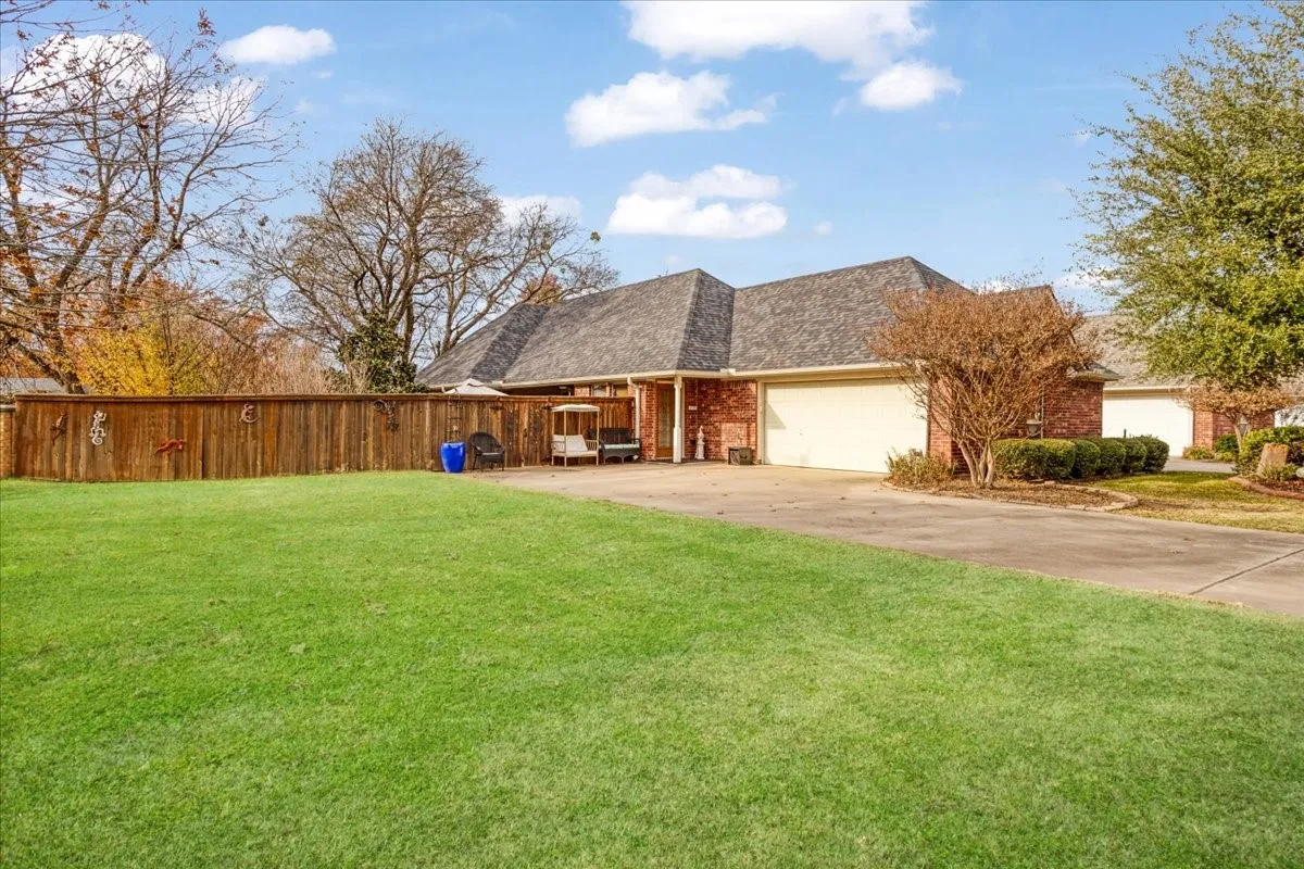 Single Family Residence For Sale in Grayson County , 2700 Rex Cruse Drive, Sherman, Texas 75092, 3 Bedroom, 2 Bathroom, 2 Garage spaces, 1,622 Sqft, built in 2008, mls#21336266, Real Estate Agent in Sherman, Homes For Sale in Grayson county, Homes For Sale in Sherman, Realtor in Sherman Texas, Real Estate Brokerage Independent Realty Texas, Luminita Cordes Realtor