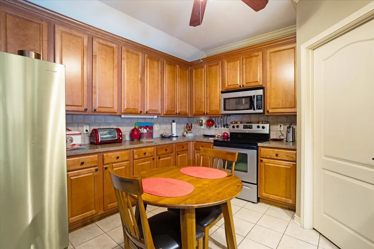 Single Family Residence For Sale in Grayson County , 2700 Rex Cruse Drive, Sherman, Texas 75092, 3 Bedroom, 2 Bathroom, 2 Garage spaces, 1,622 Sqft, built in 2008, mls#21336266, Real Estate Agent in Sherman, Homes For Sale in Grayson county, Homes For Sale in Sherman, Realtor in Sherman Texas, Real Estate Brokerage Independent Realty Texas, Luminita Cordes Realtor