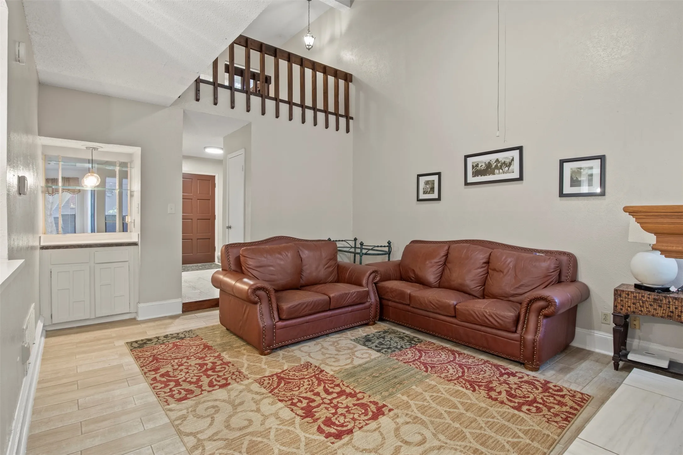 Townhouse For Sale in Dallas County , 518 Campana Court, Irving, Texas 75061, 3 Bedroom, 2 Bathroom, 1 Garage spaces, 1,569 Sqft, built in 1977, Price $257,900, mls#21334994, Real Estate Agent in Irving, Homes For Sale in Dallas county, Homes For Sale in Irving, Realtor in Irving Texas, Real Estate Brokerage Independent Realty Texas, Luminita Cordes Realtor