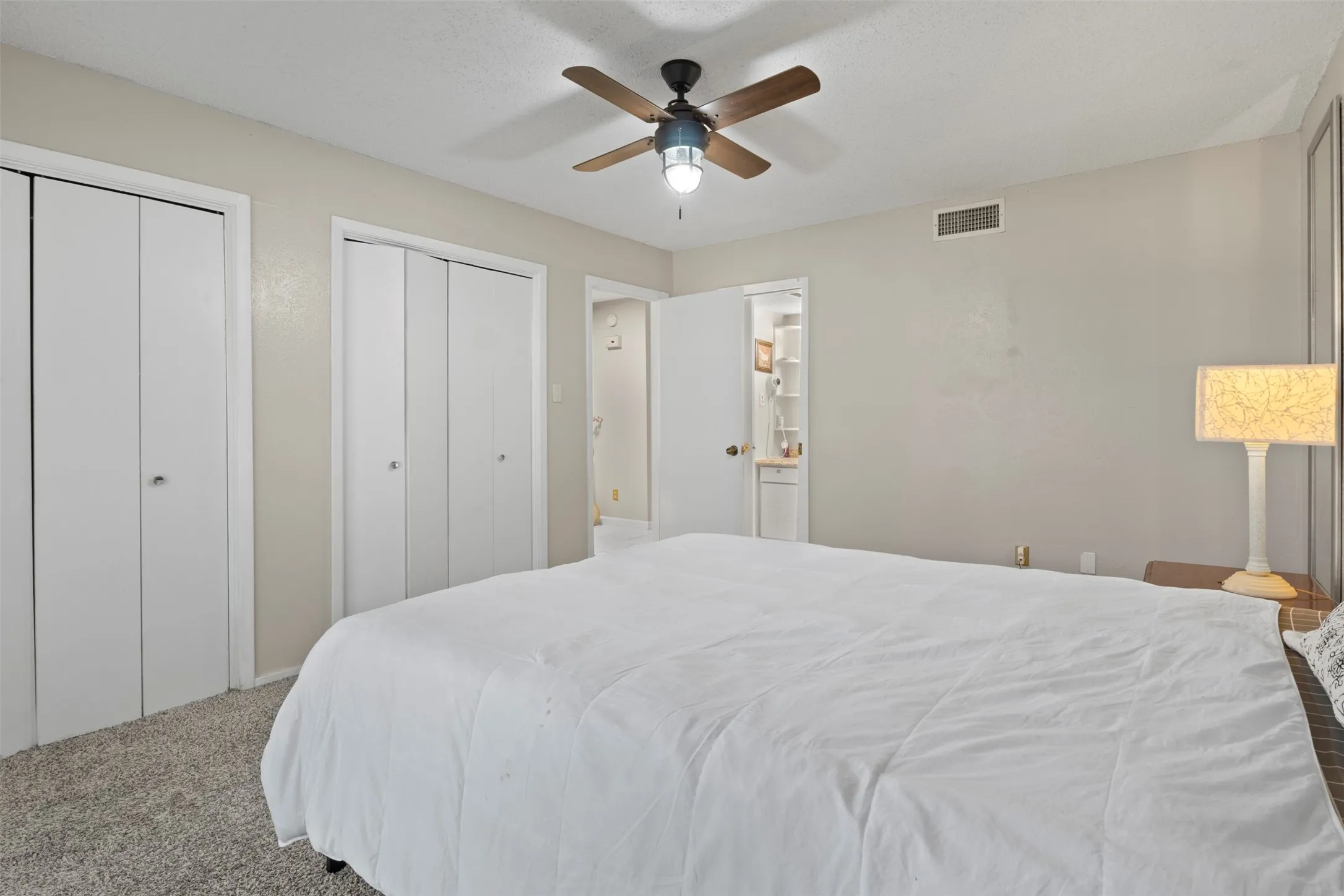Townhouse For Sale in Dallas County , 518 Campana Court, Irving, Texas 75061, 3 Bedroom, 2 Bathroom, 1 Garage spaces, 1,569 Sqft, built in 1977, Price $257,900, mls#21334994, Real Estate Agent in Irving, Homes For Sale in Dallas county, Homes For Sale in Irving, Realtor in Irving Texas, Real Estate Brokerage Independent Realty Texas, Luminita Cordes Realtor